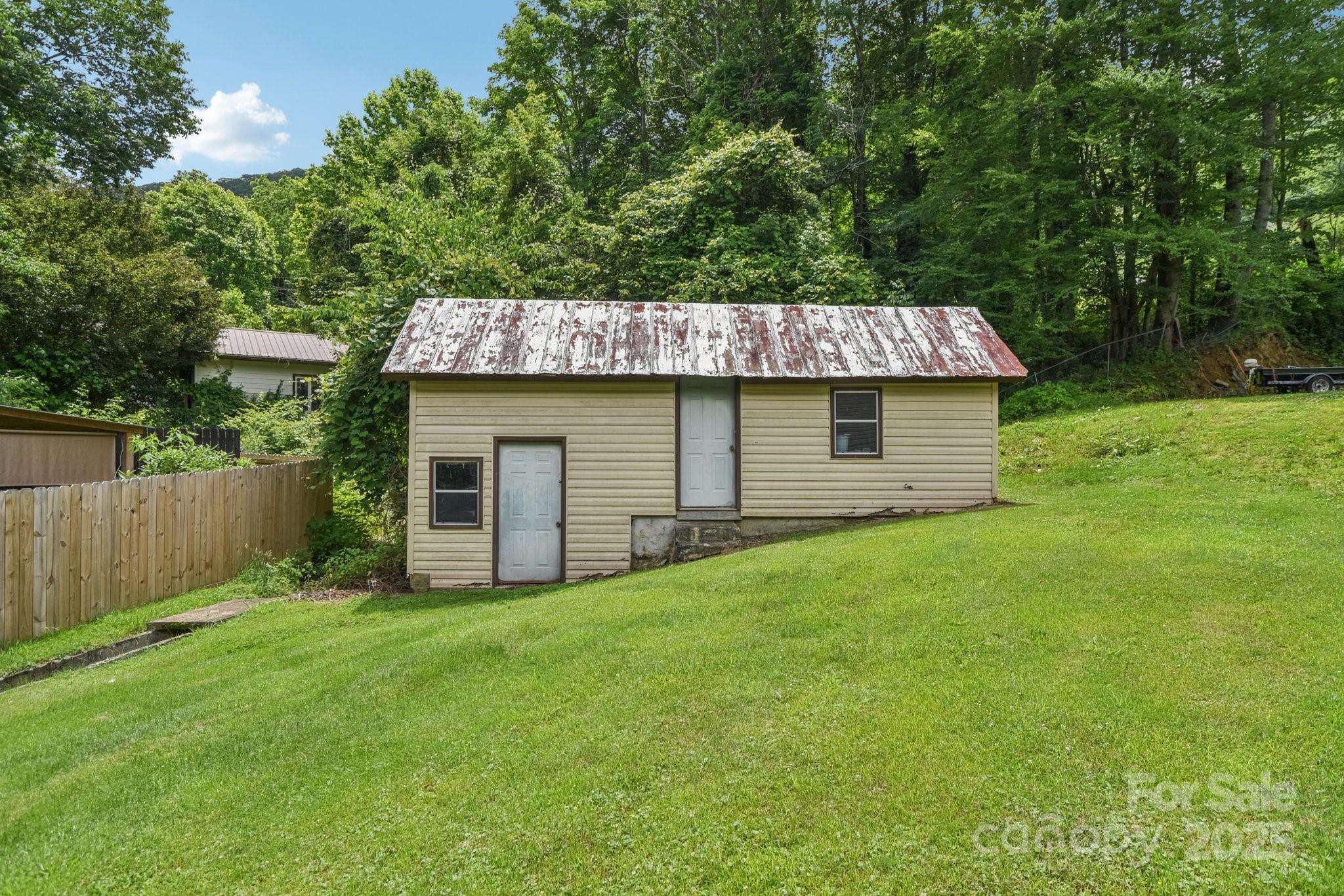 19 Lockman Road — Maggie Valley