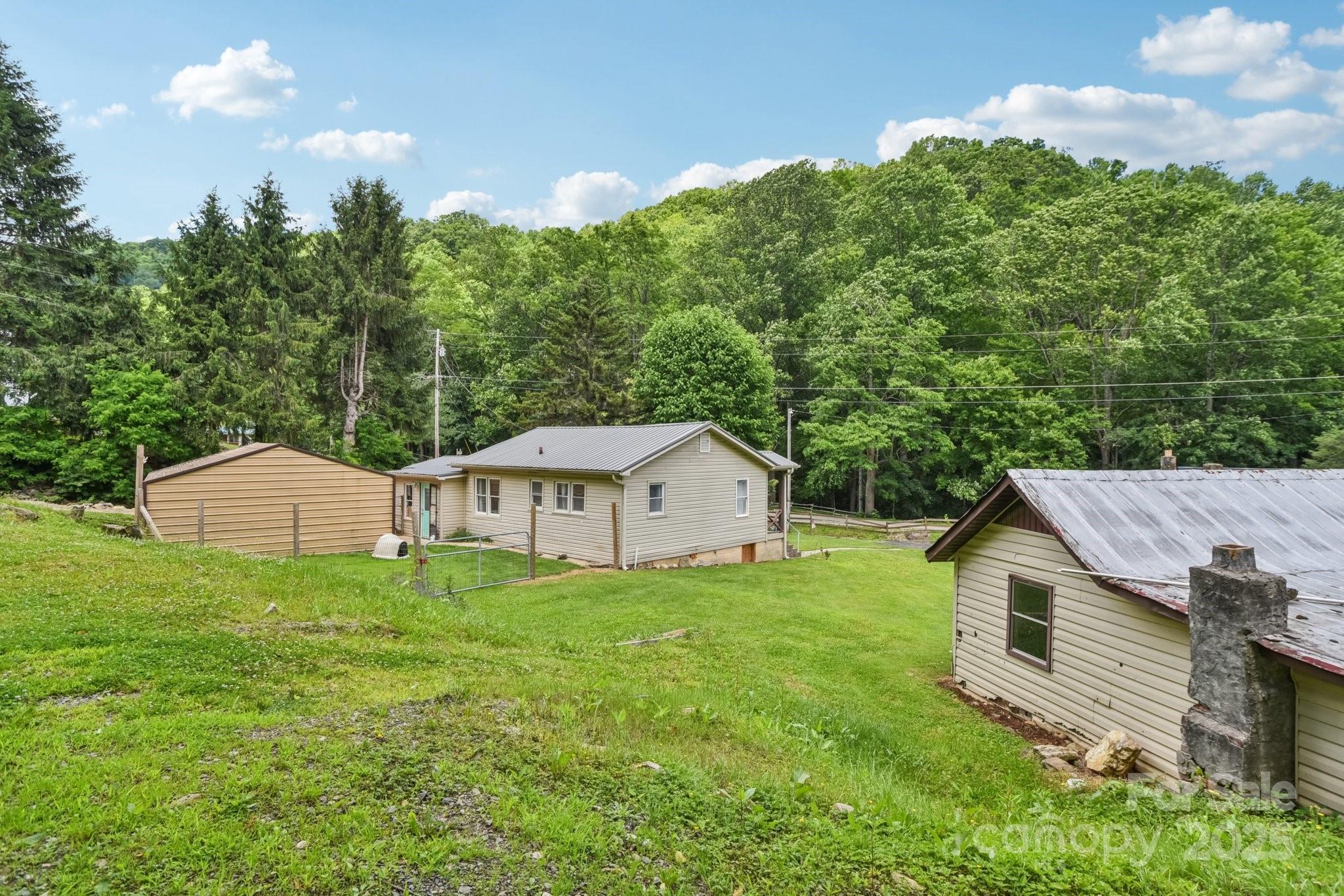 19 Lockman Road — Maggie Valley
