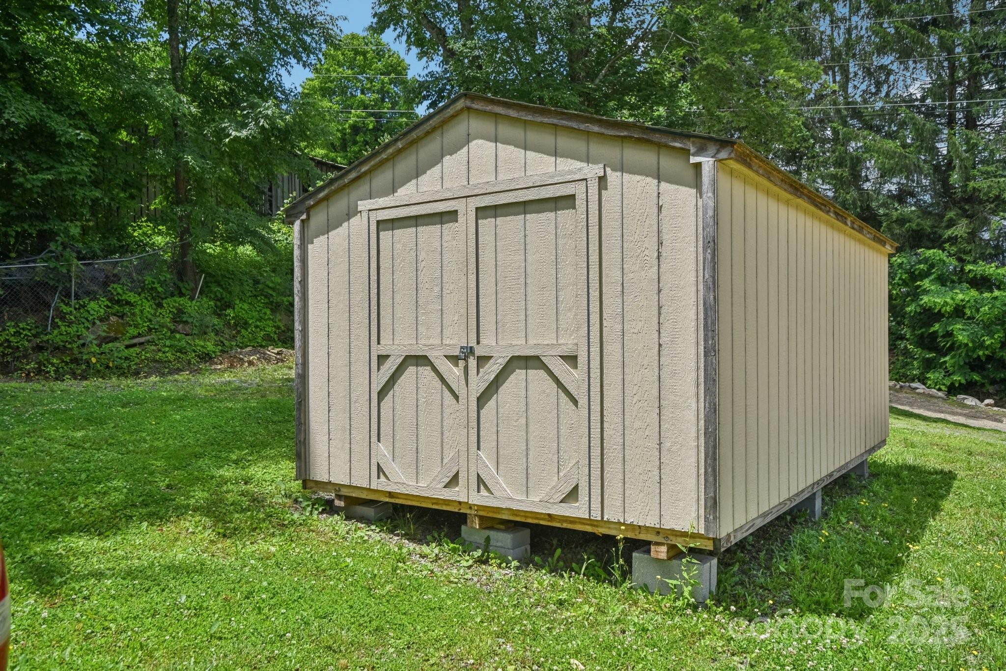 19 Lockman Road — Maggie Valley