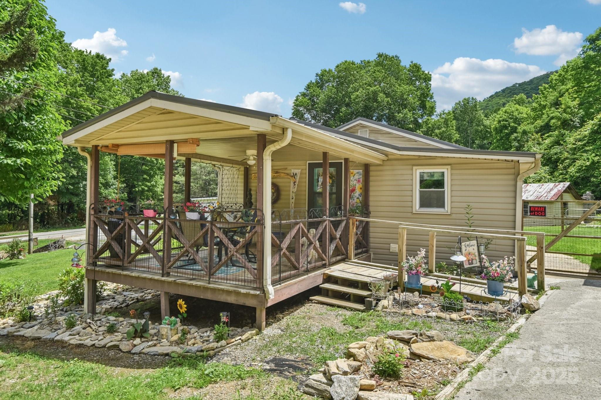 19 Lockman Road — Maggie Valley
