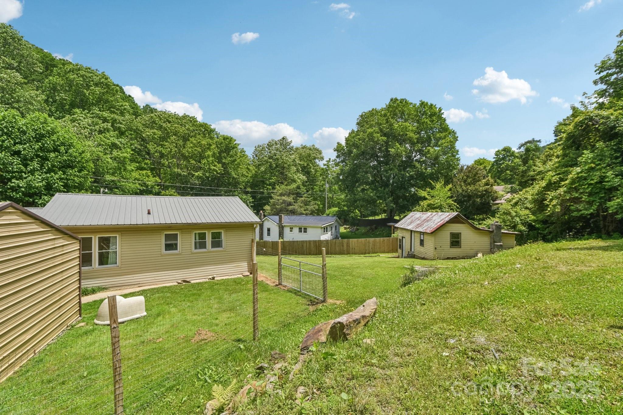 19 Lockman Road — Maggie Valley