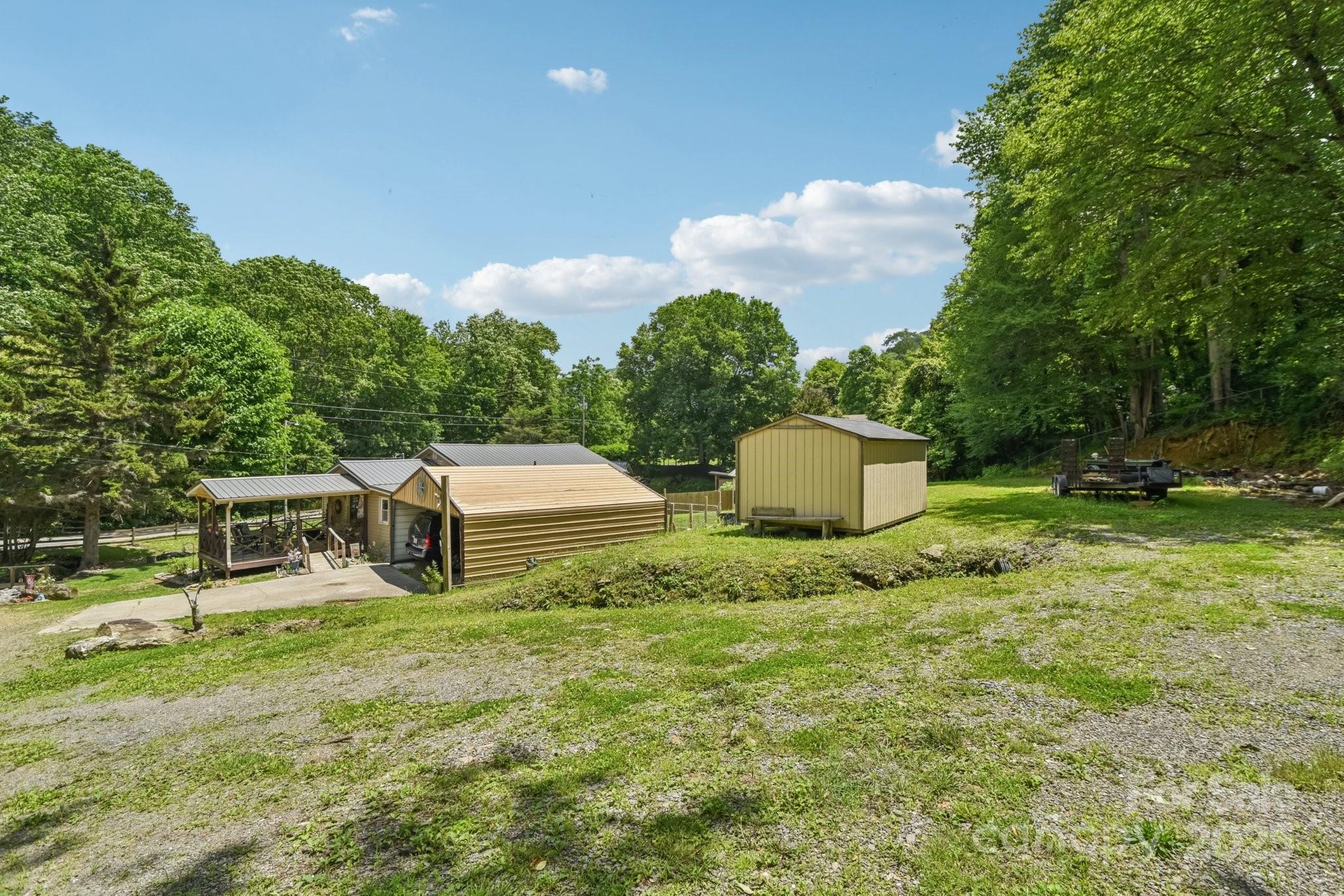19 Lockman Road — Maggie Valley