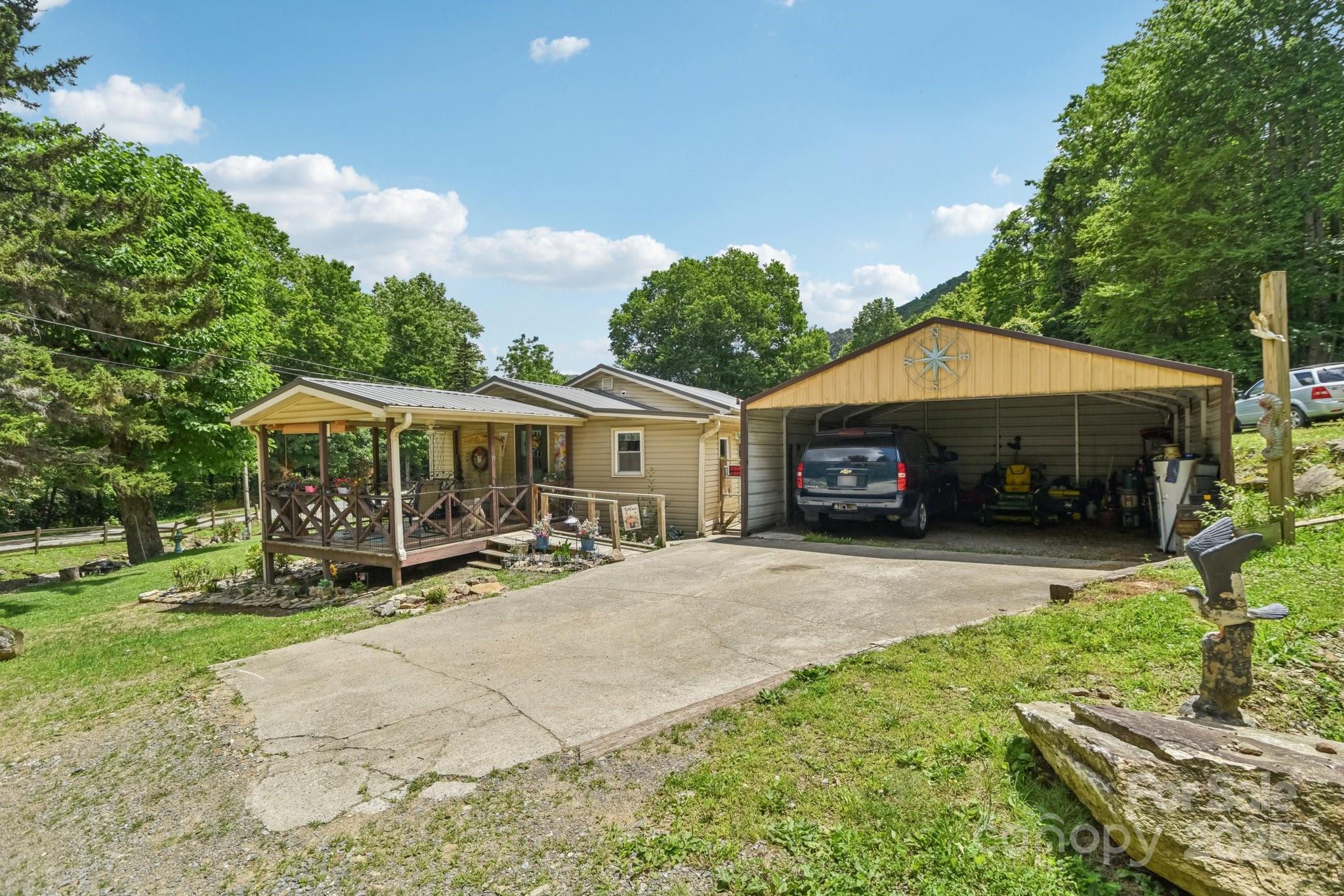 19 Lockman Road — Maggie Valley