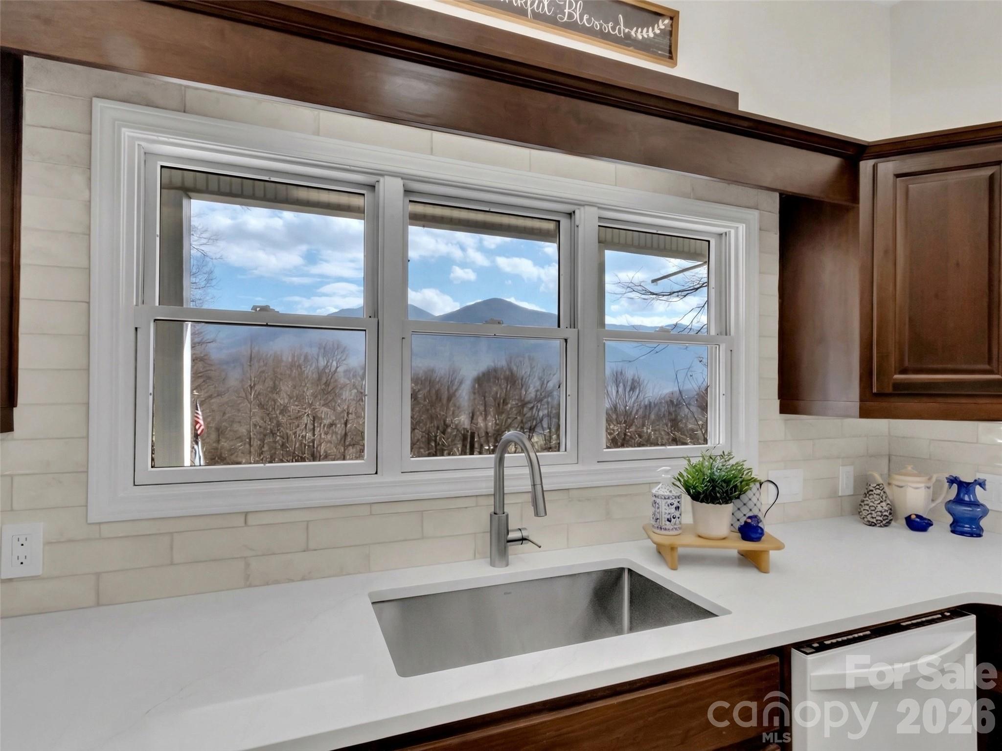 28 Mountain Breeze Drive — Maggie Valley