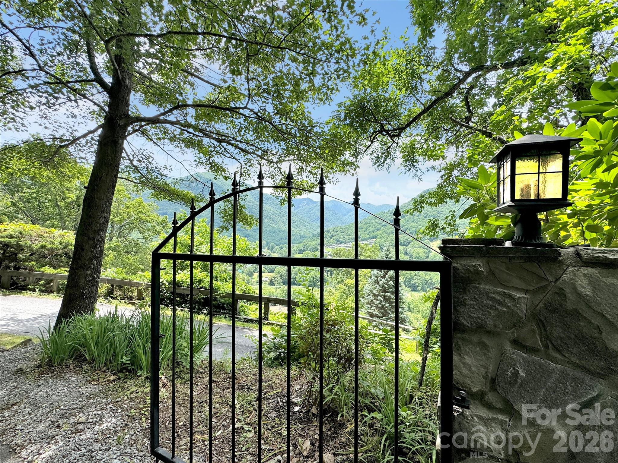 28 Mountain Breeze Drive — Maggie Valley