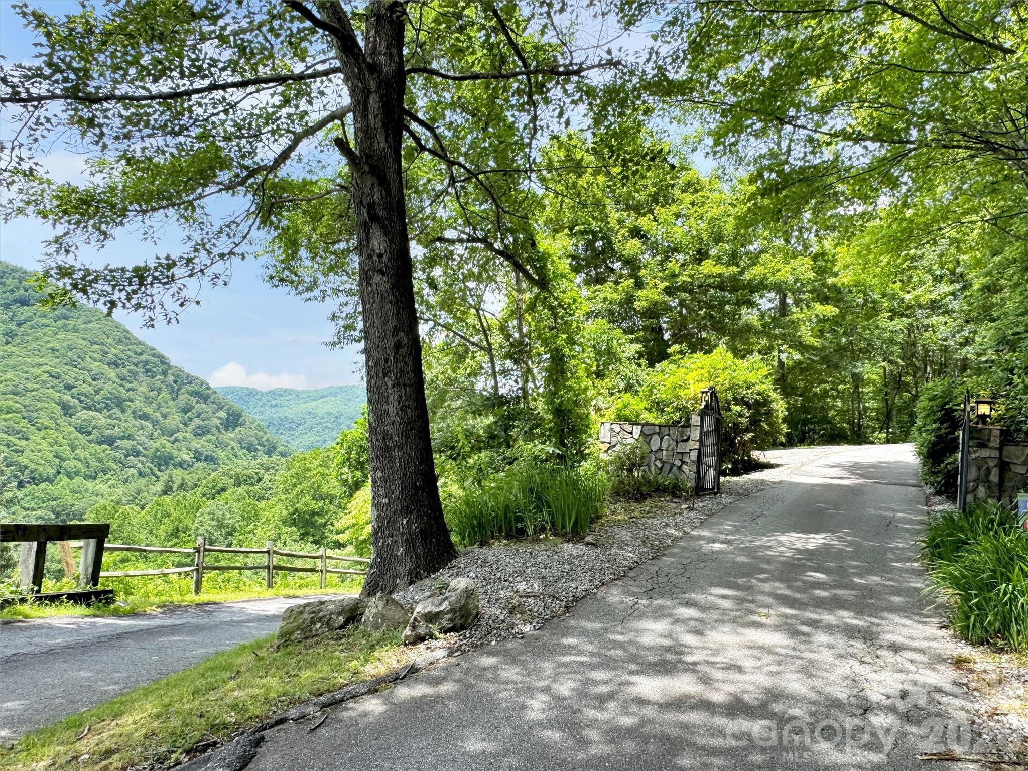 28 Mountain Breeze Drive — Maggie Valley