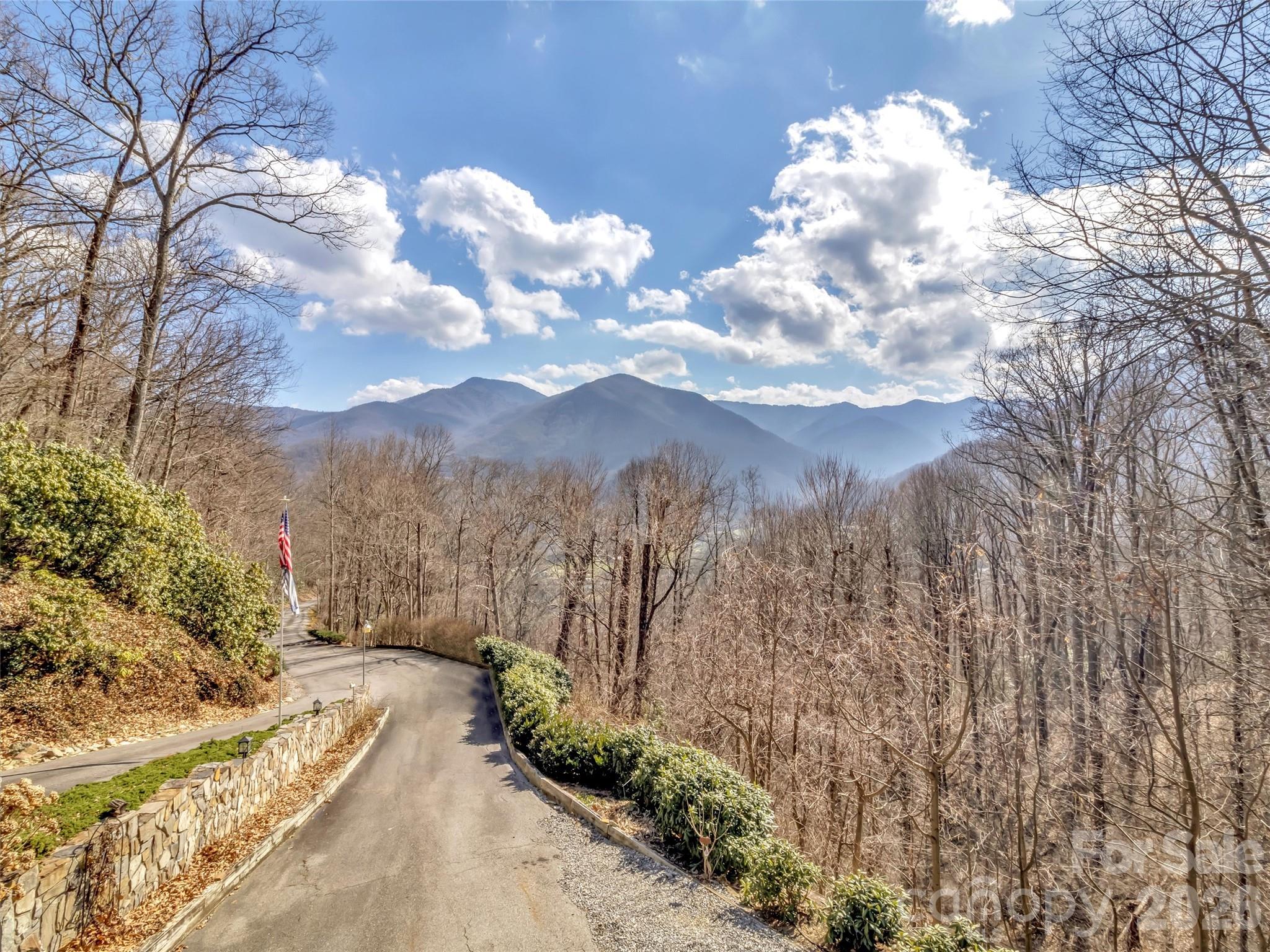 28 Mountain Breeze Drive — Maggie Valley