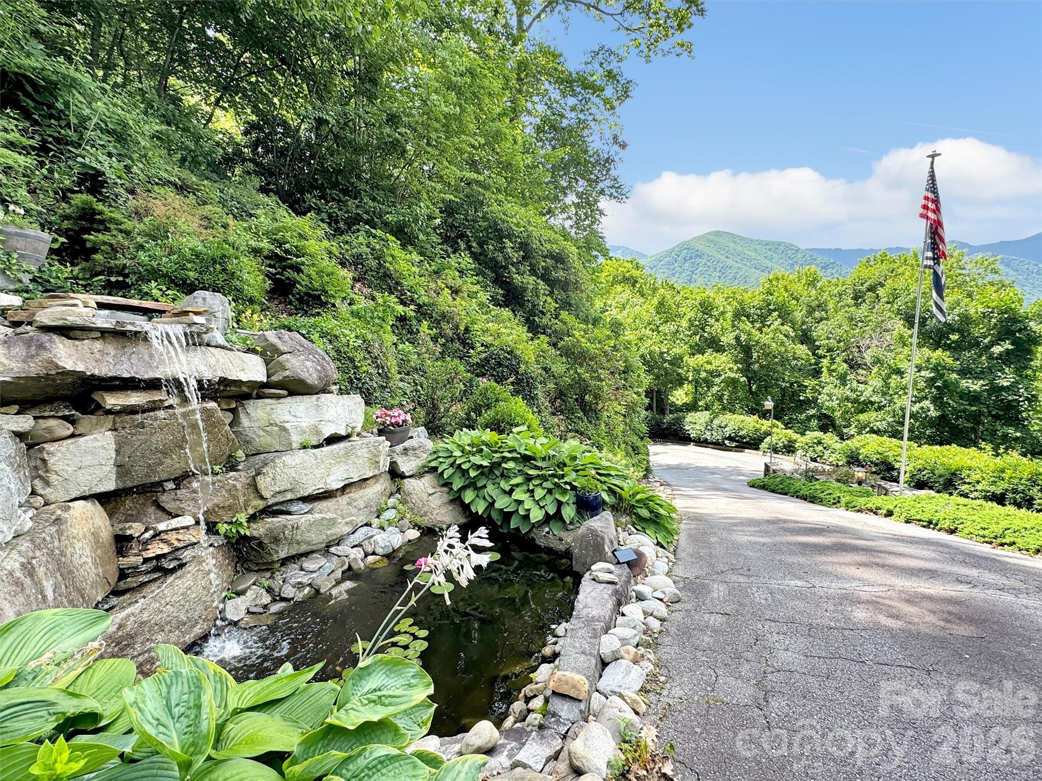 28 Mountain Breeze Drive — Maggie Valley
