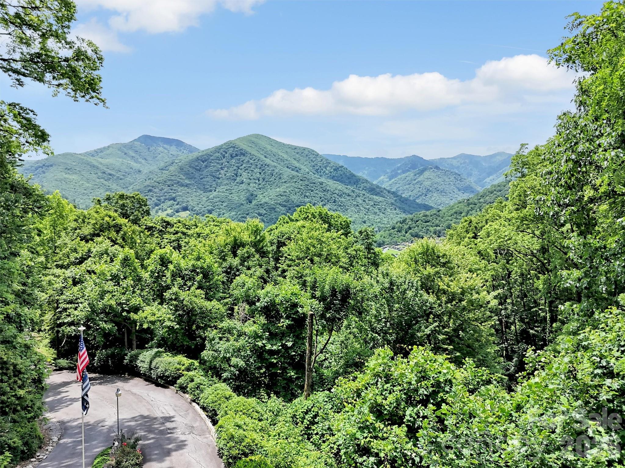 28 Mountain Breeze Drive — Maggie Valley