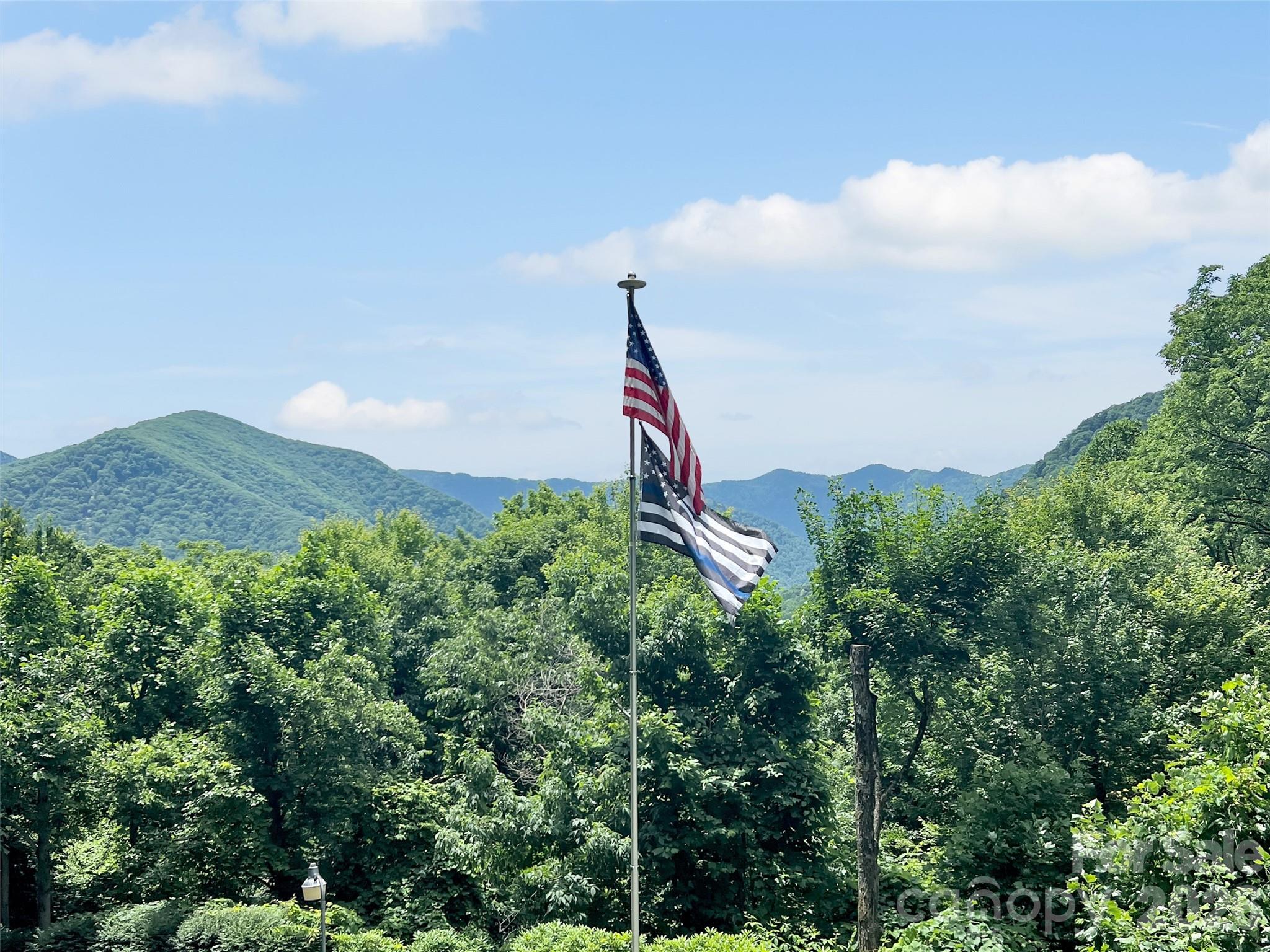 28 Mountain Breeze Drive — Maggie Valley