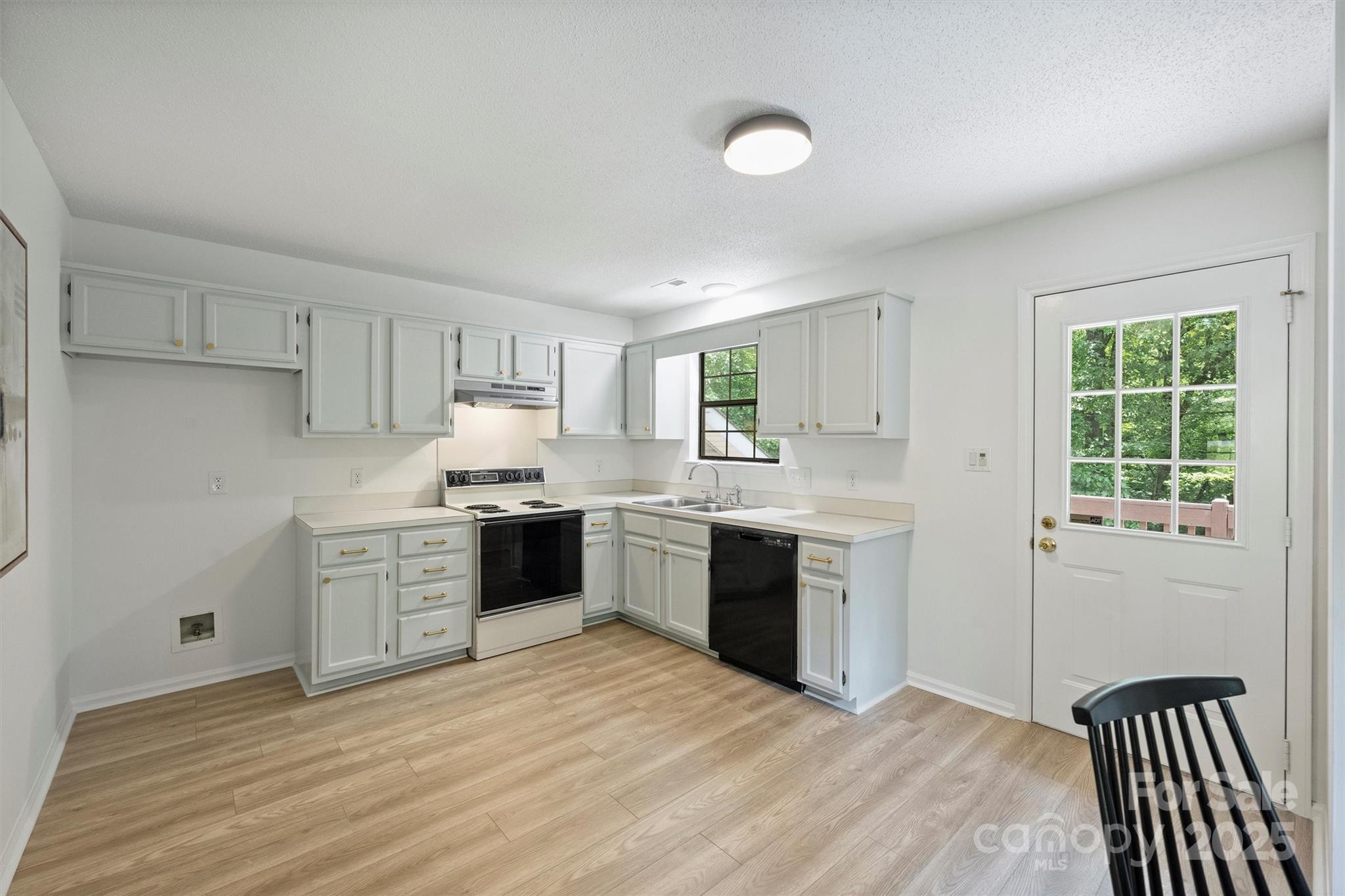 6115 Coltswood Court — Charlotte