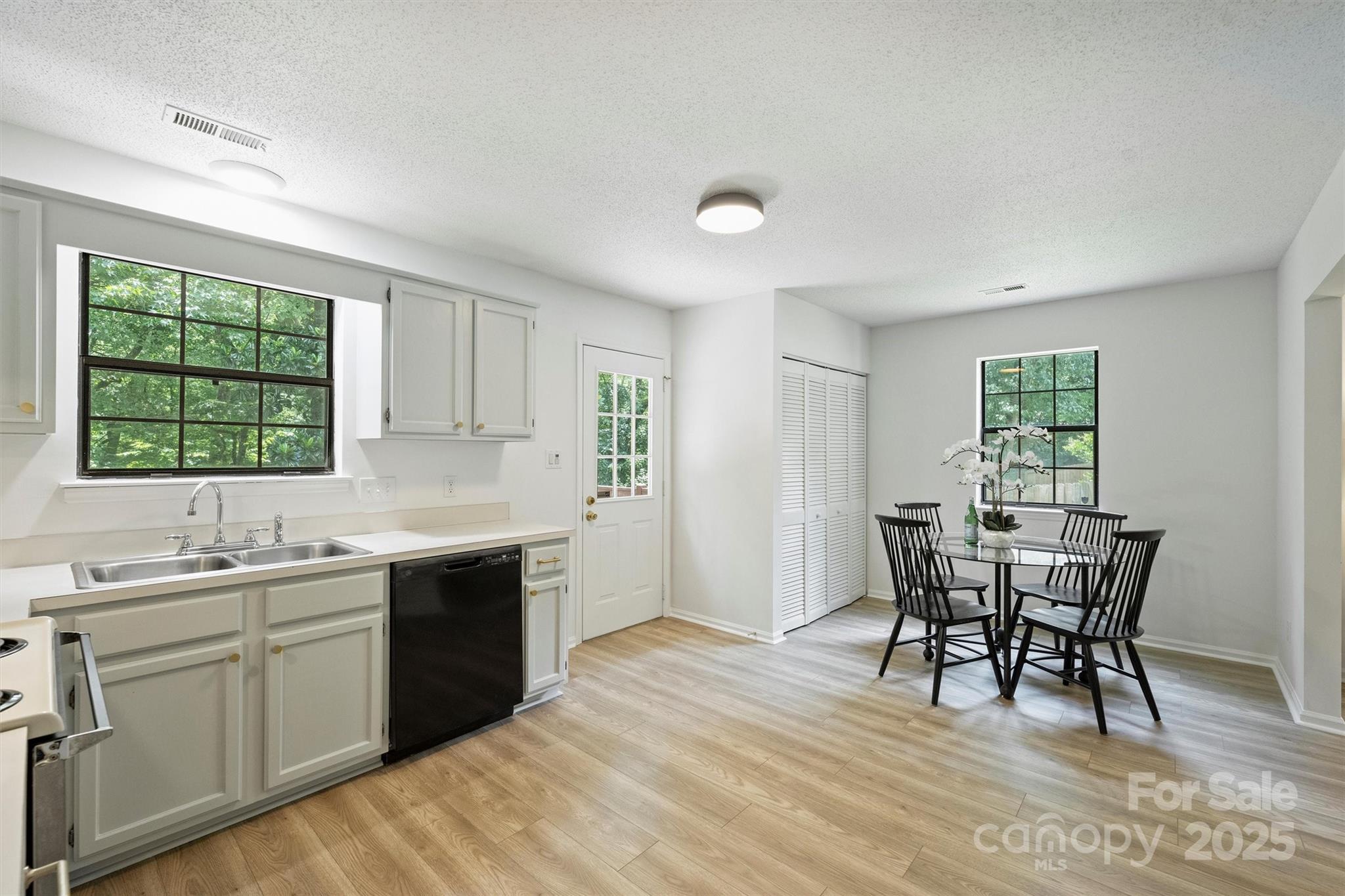 6115 Coltswood Court — Charlotte