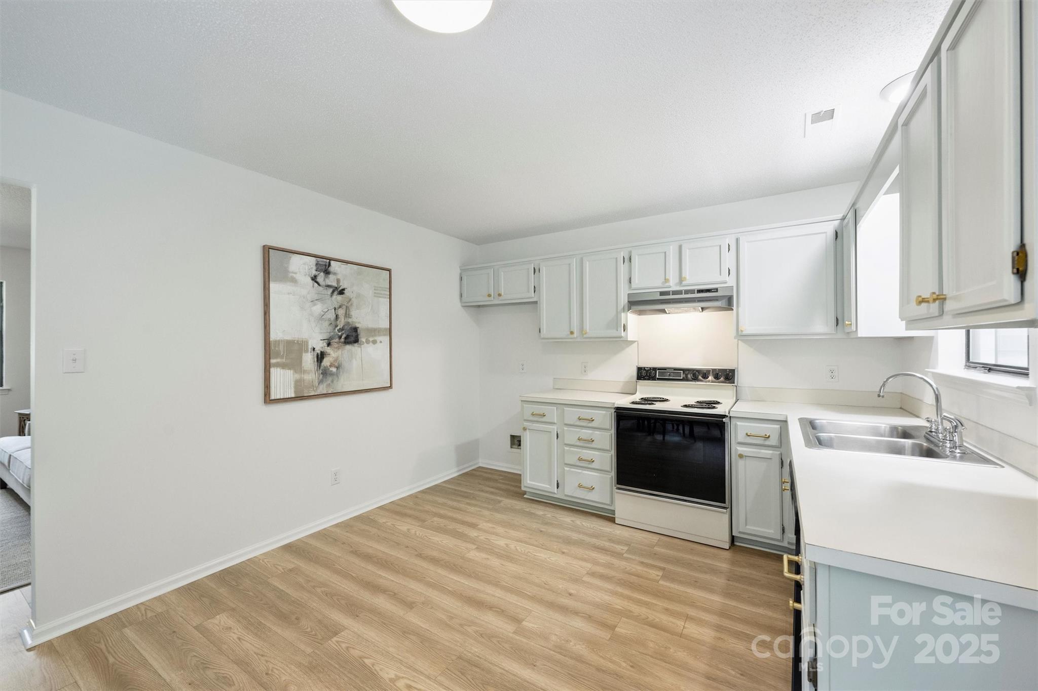6115 Coltswood Court — Charlotte