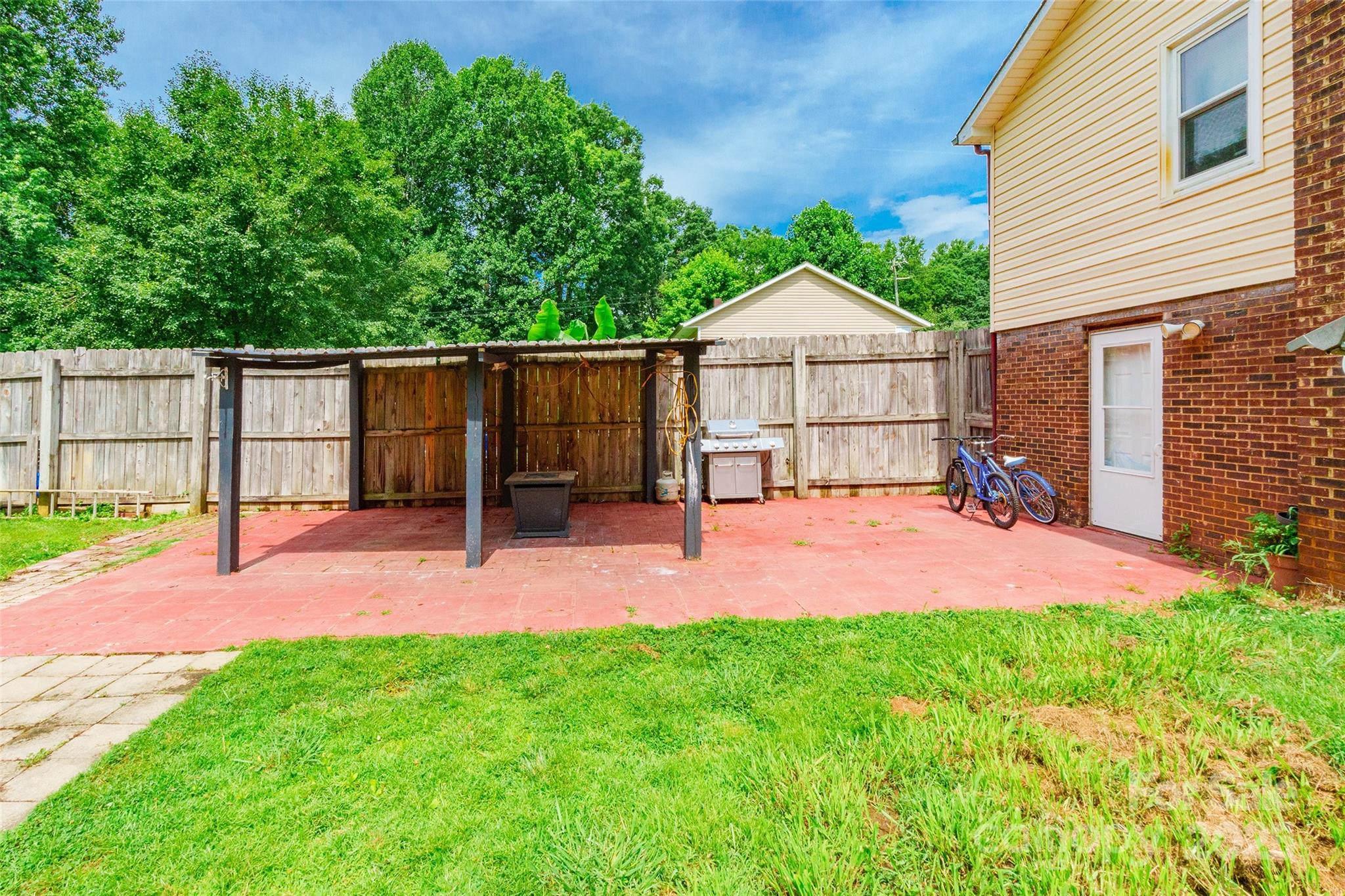2675 Tablerock Road — Lenoir