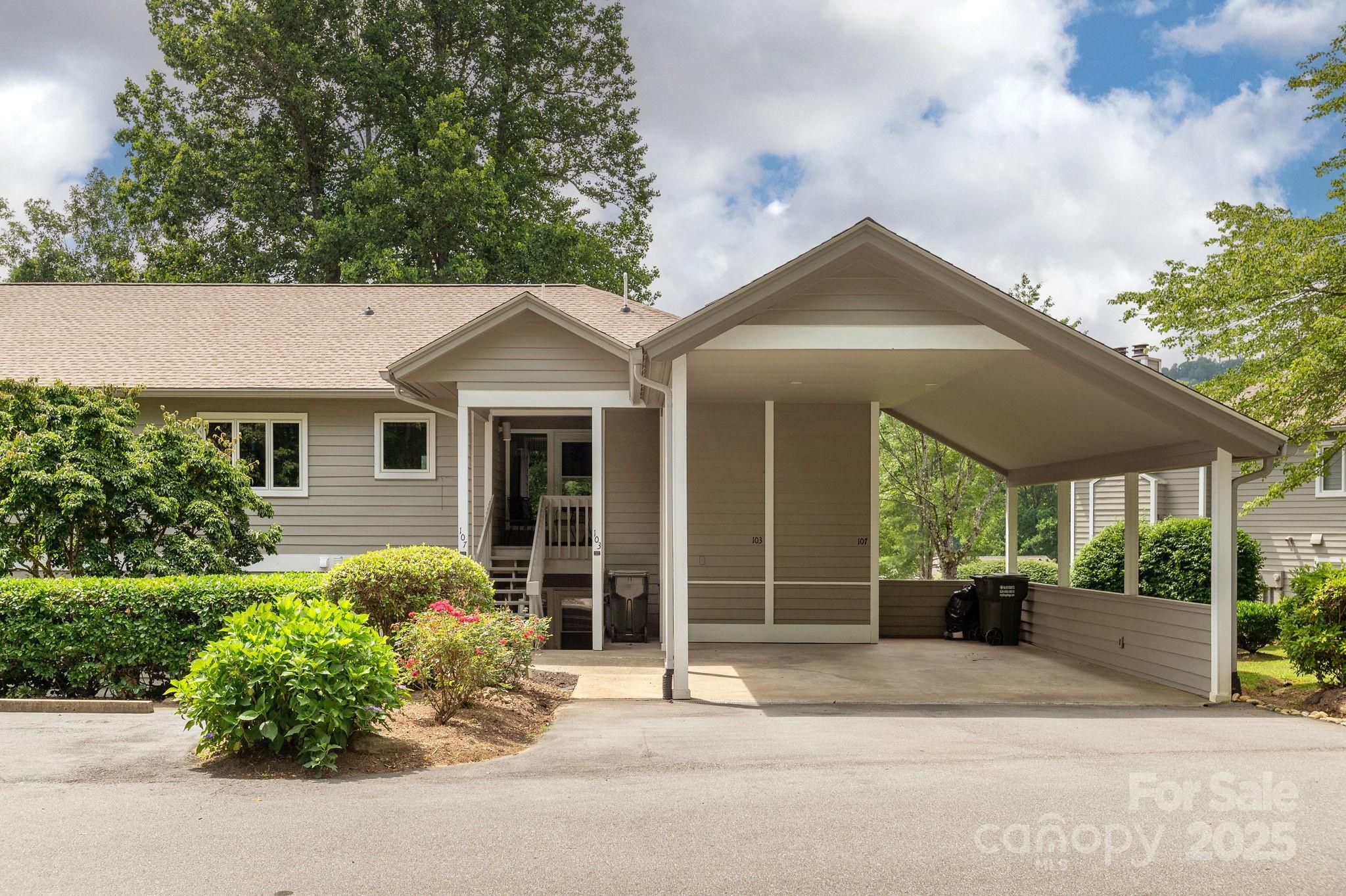103 GOLFSIDE Drive — Flat Rock