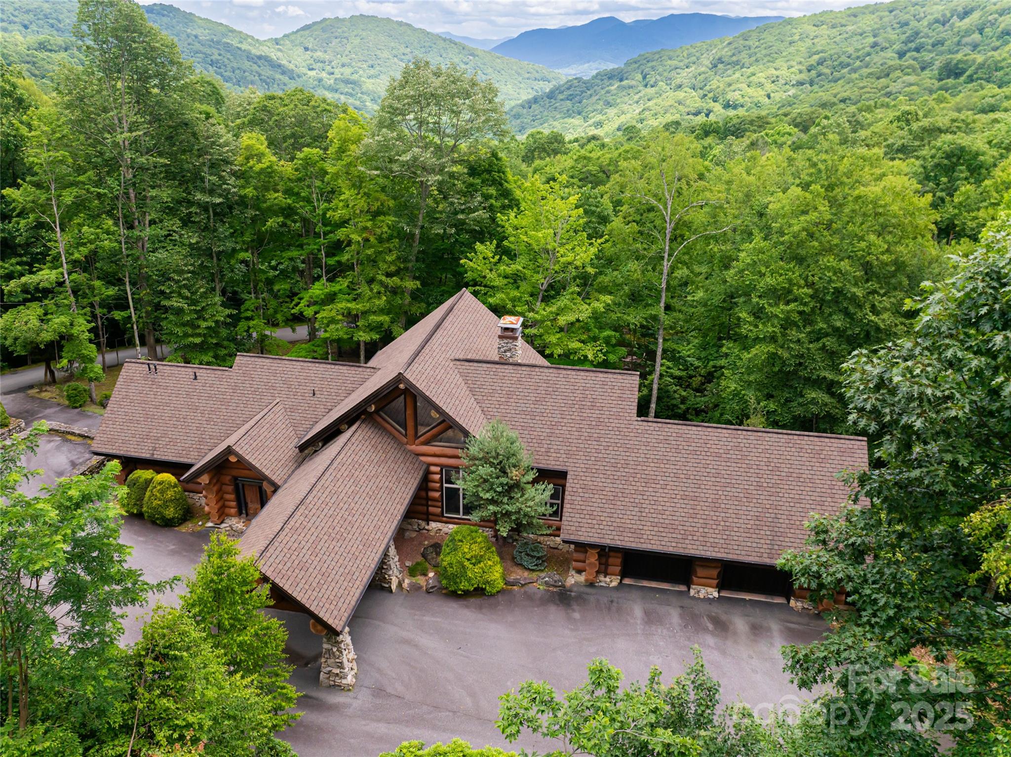 303 Flying Hawk Trail — Waynesville