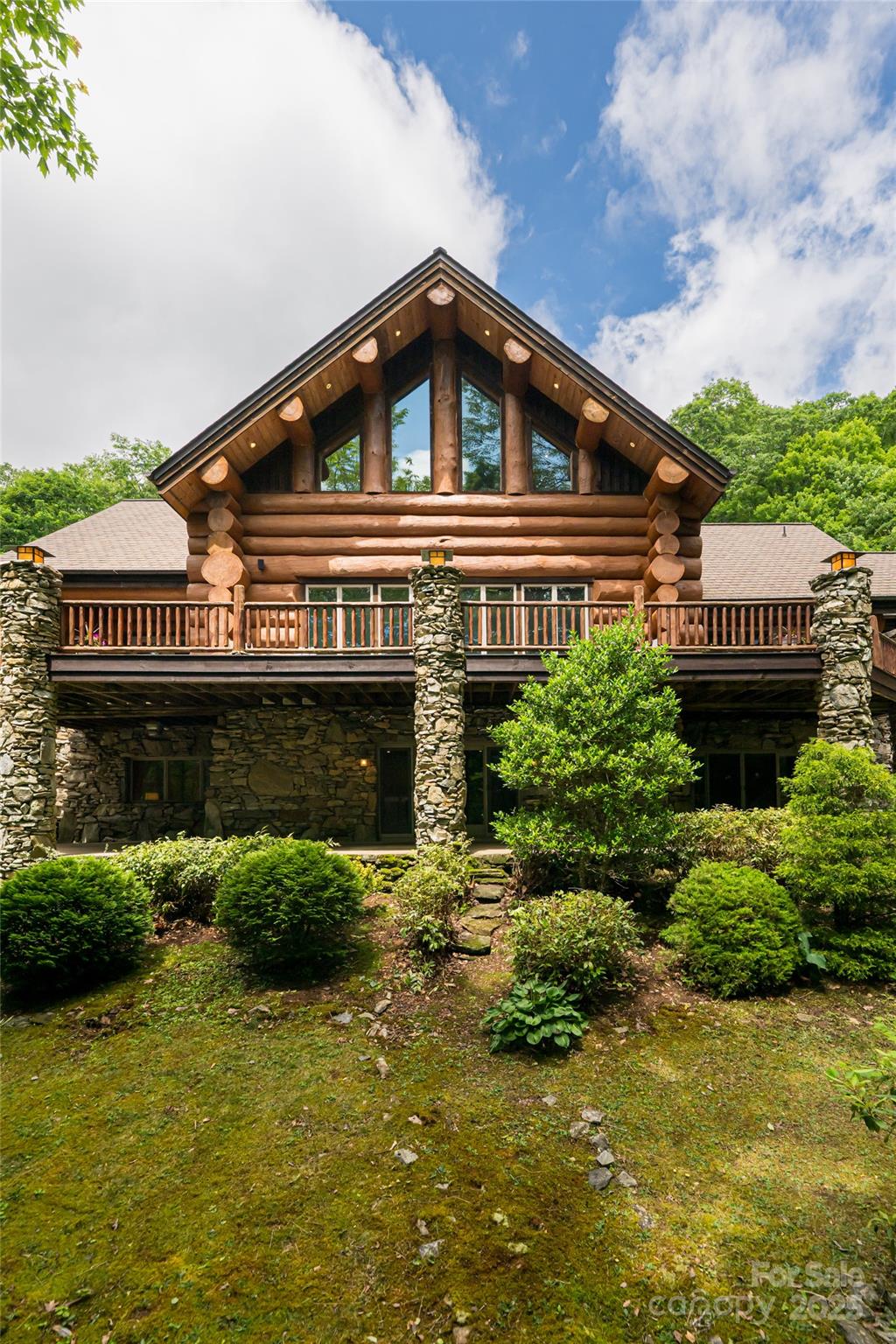 303 Flying Hawk Trail — Waynesville