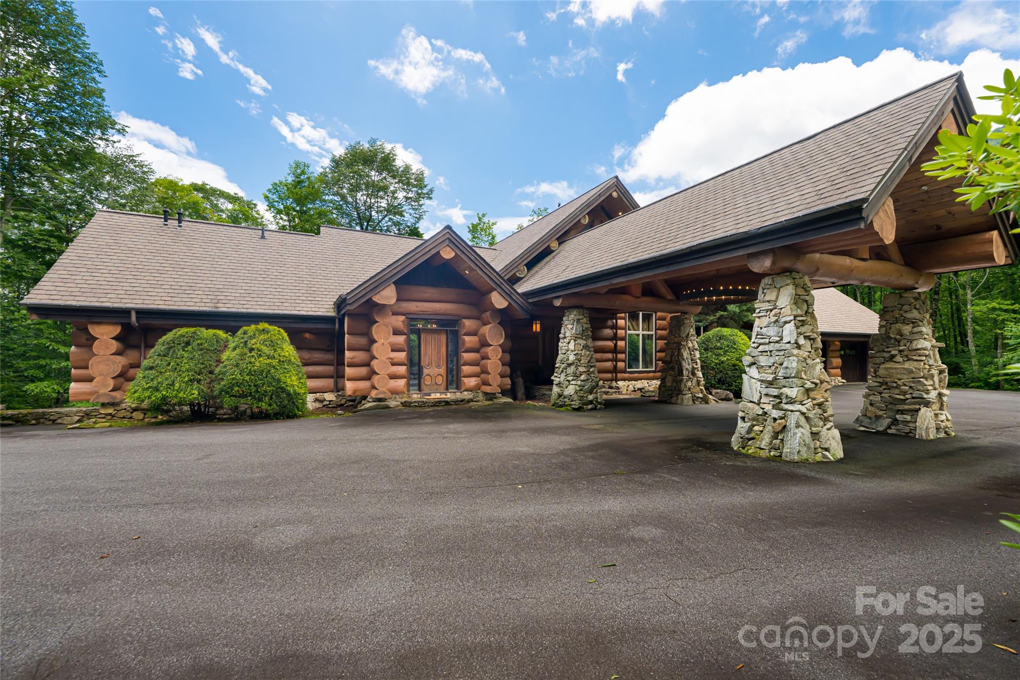 303 Flying Hawk Trail — Waynesville