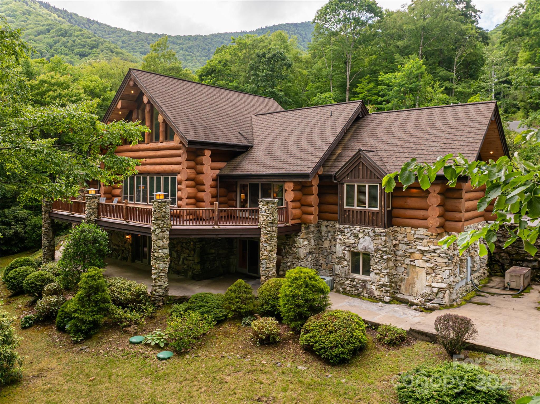 303 Flying Hawk Trail — Waynesville