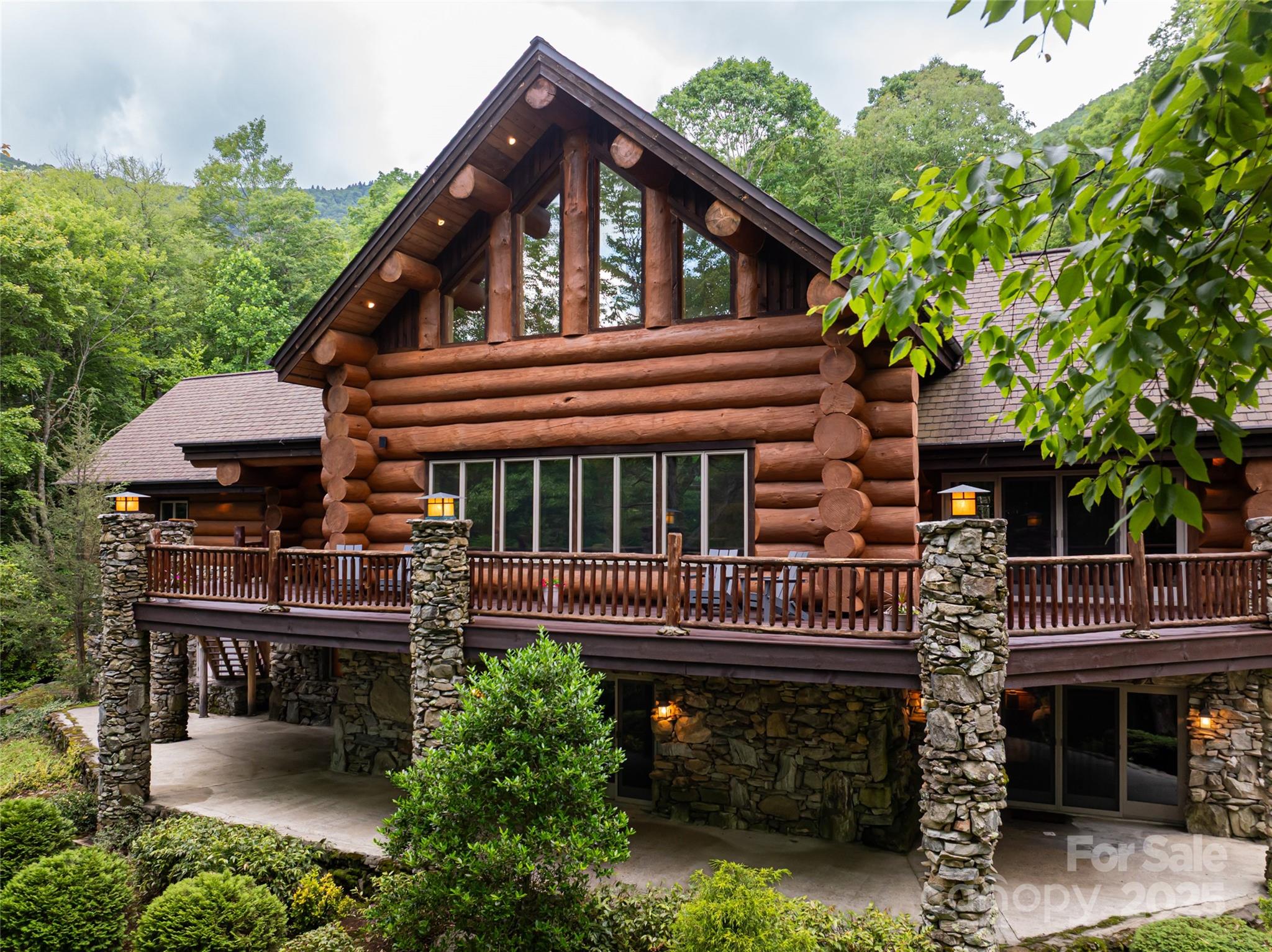 303 Flying Hawk Trail — Waynesville