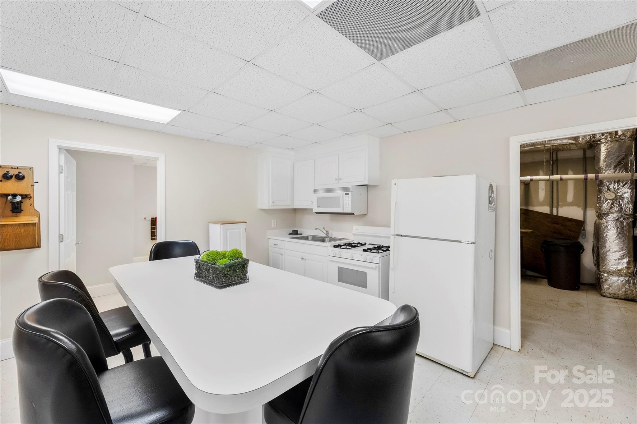 600 Queens Road — Cherryville
