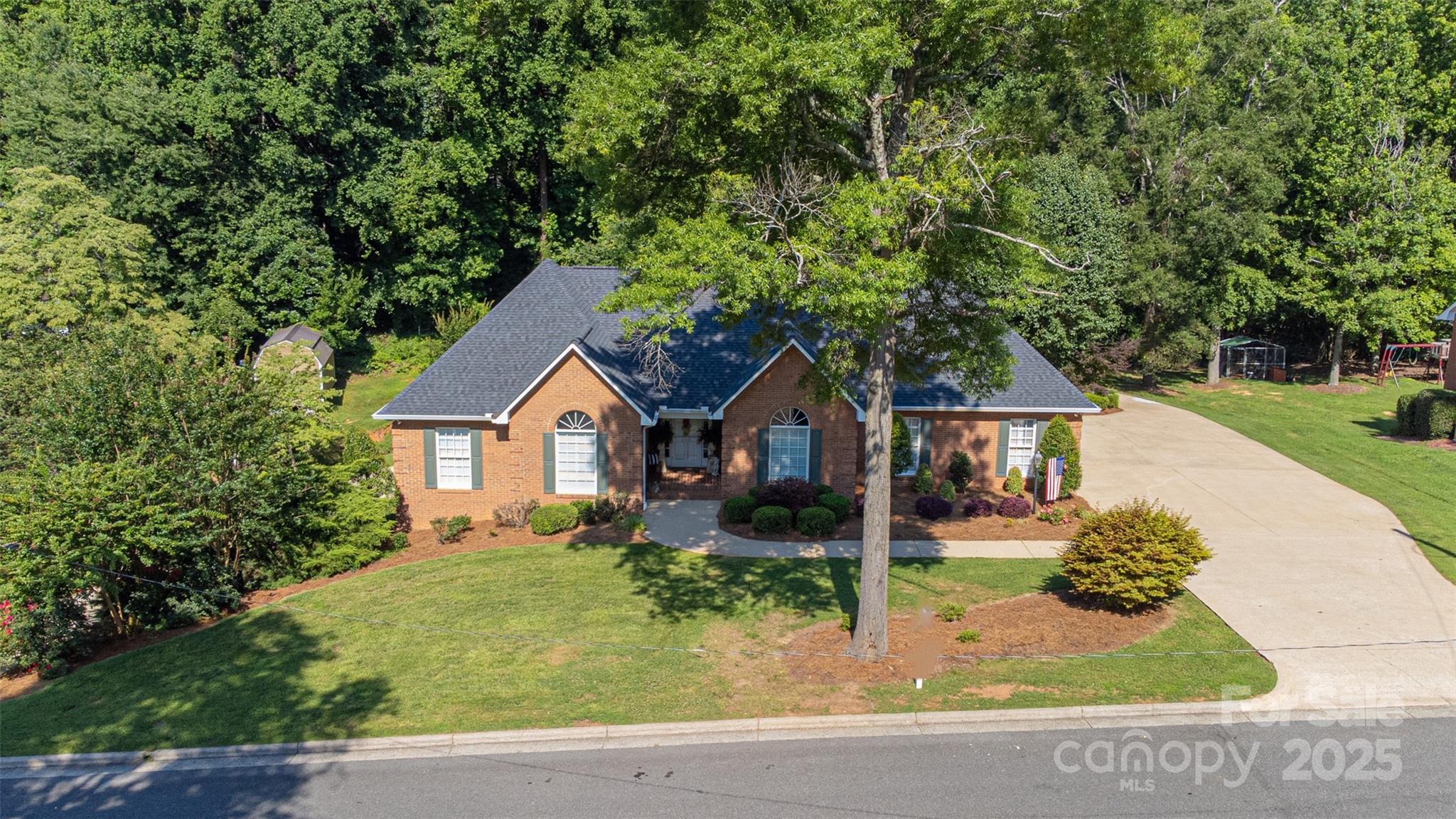 600 Queens Road — Cherryville