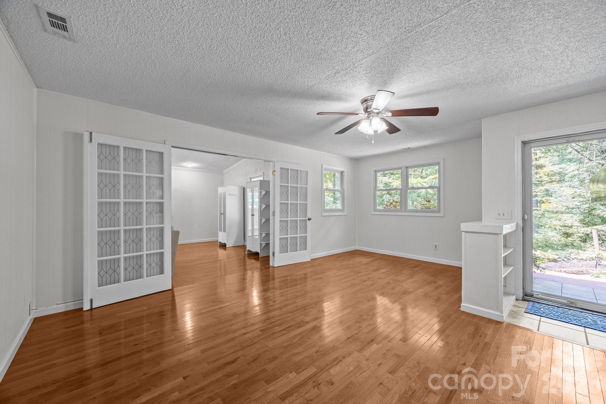 193 Timberside Drive — Mars Hill