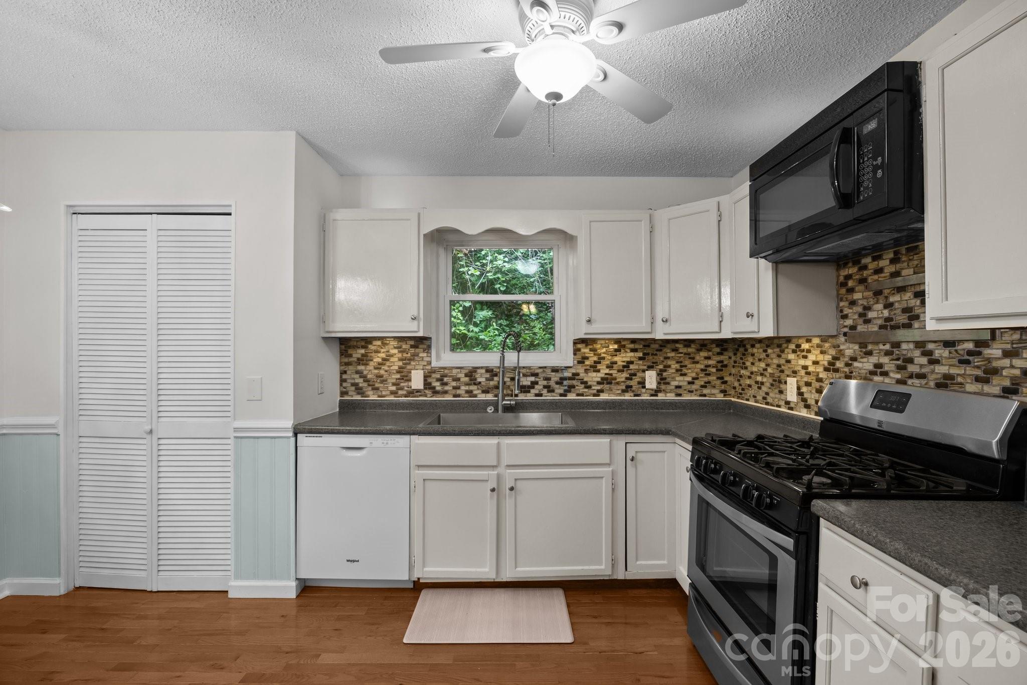 193 Timberside Drive — Mars Hill