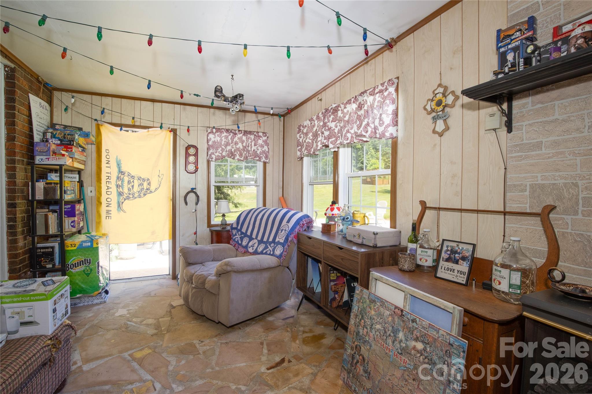 1424 Bear Creek Road — Bakersville
