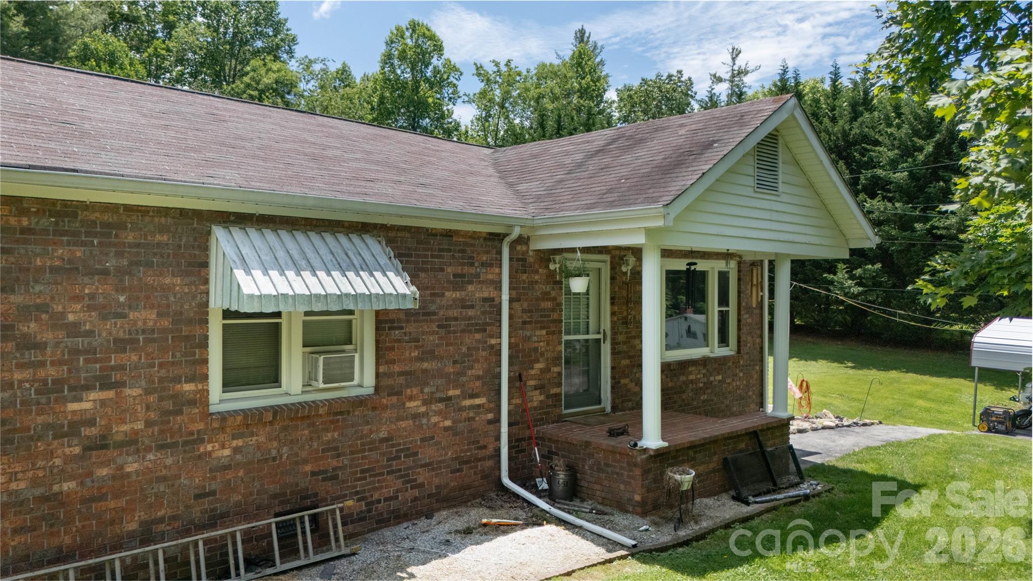 1424 Bear Creek Road — Bakersville