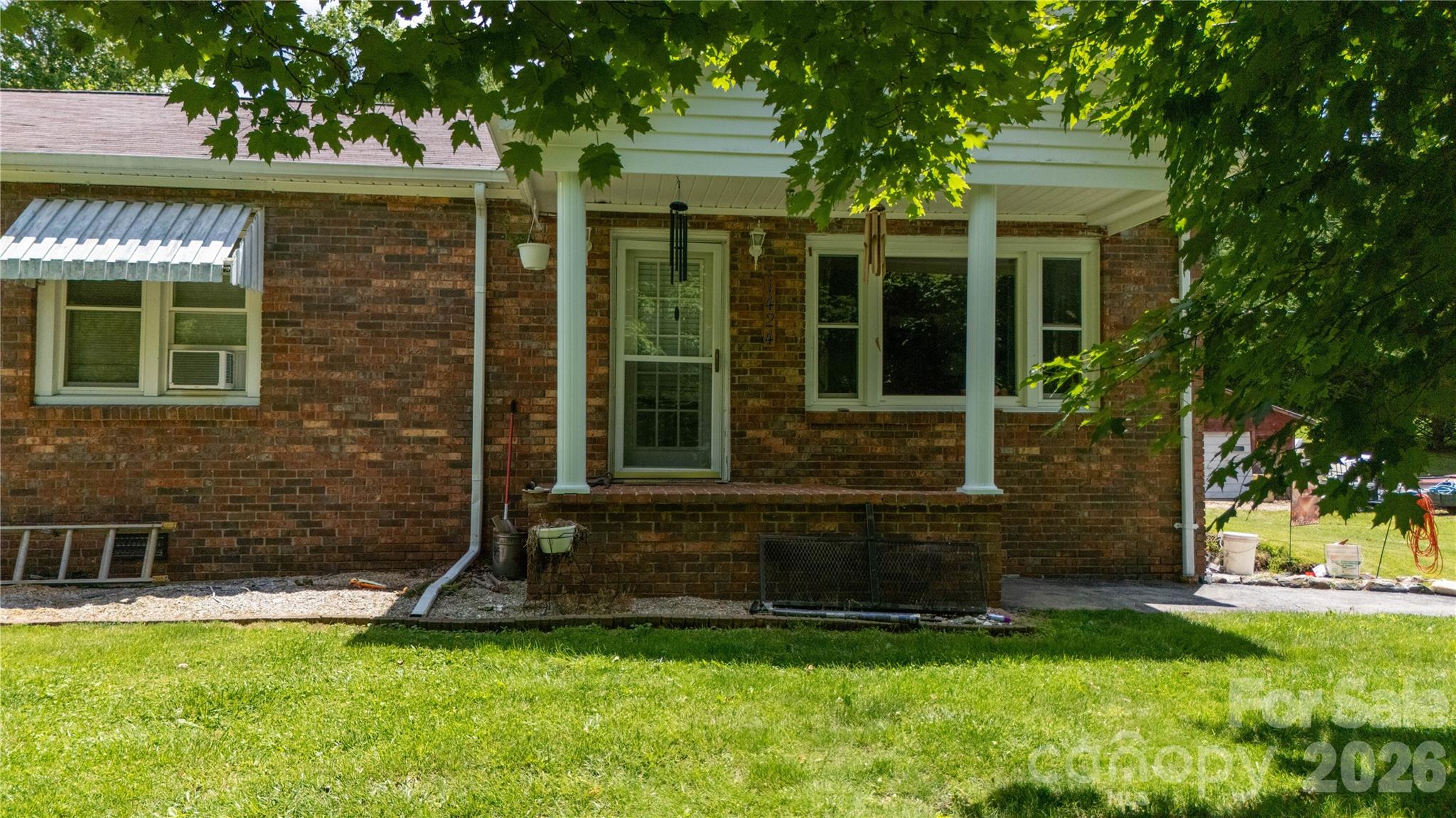 1424 Bear Creek Road — Bakersville