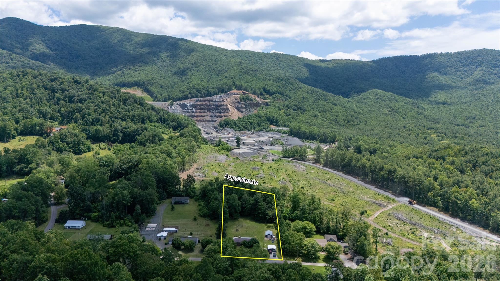 1424 Bear Creek Road — Bakersville