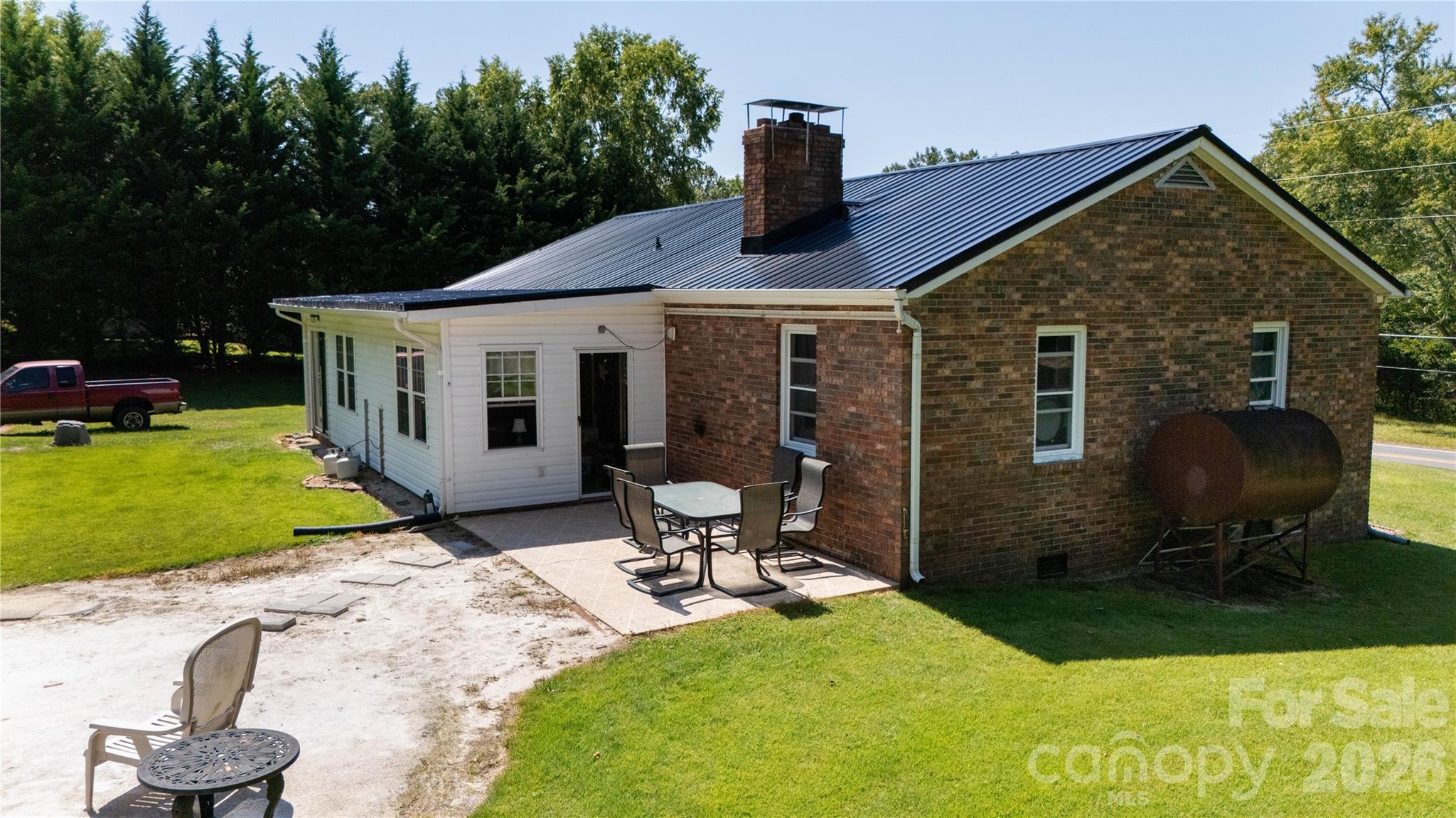 1424 Bear Creek Road — Bakersville