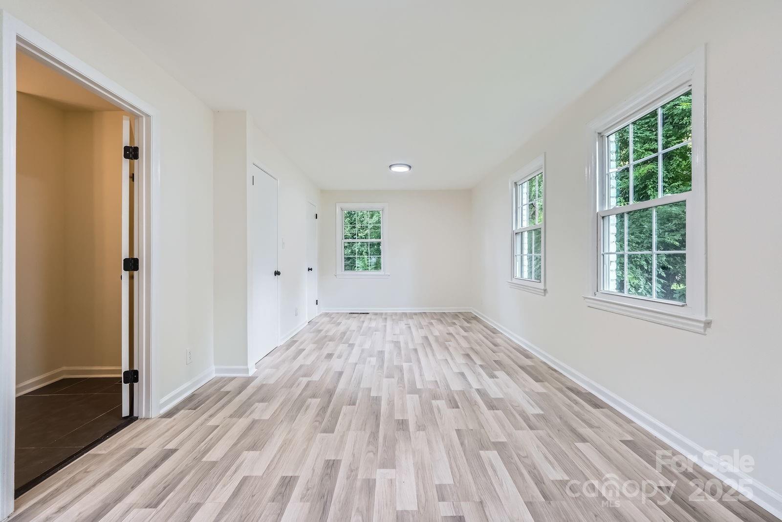 1224 E Woodlawn Road — Charlotte