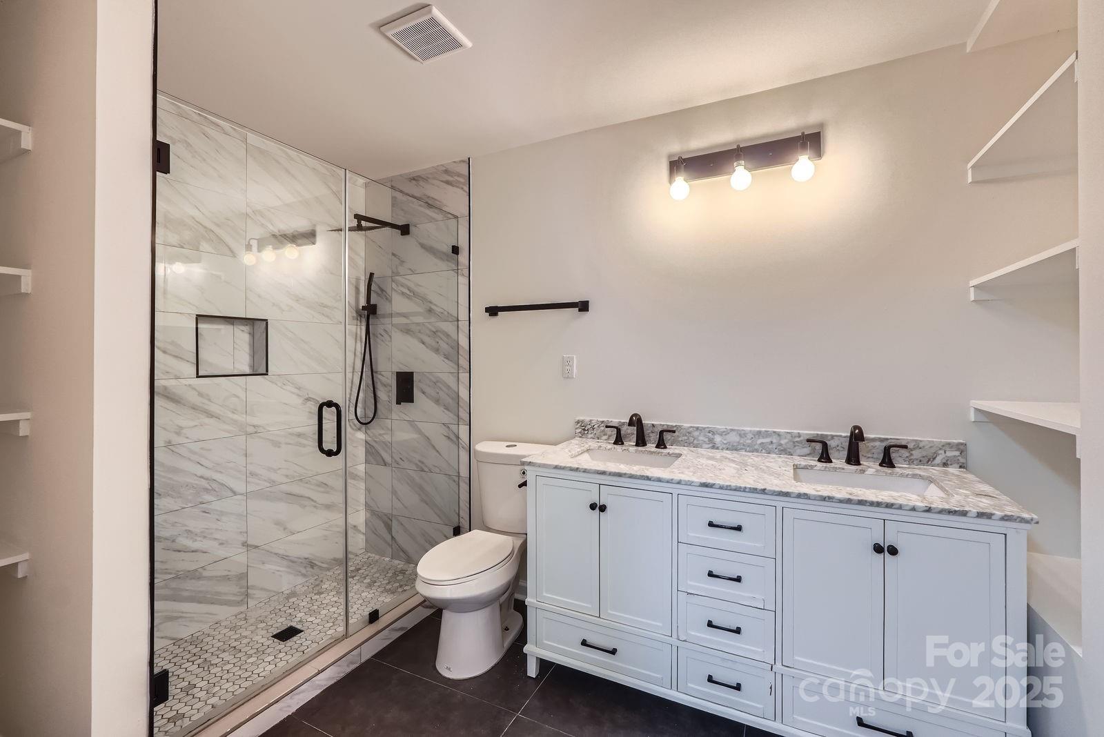 1224 E Woodlawn Road — Charlotte