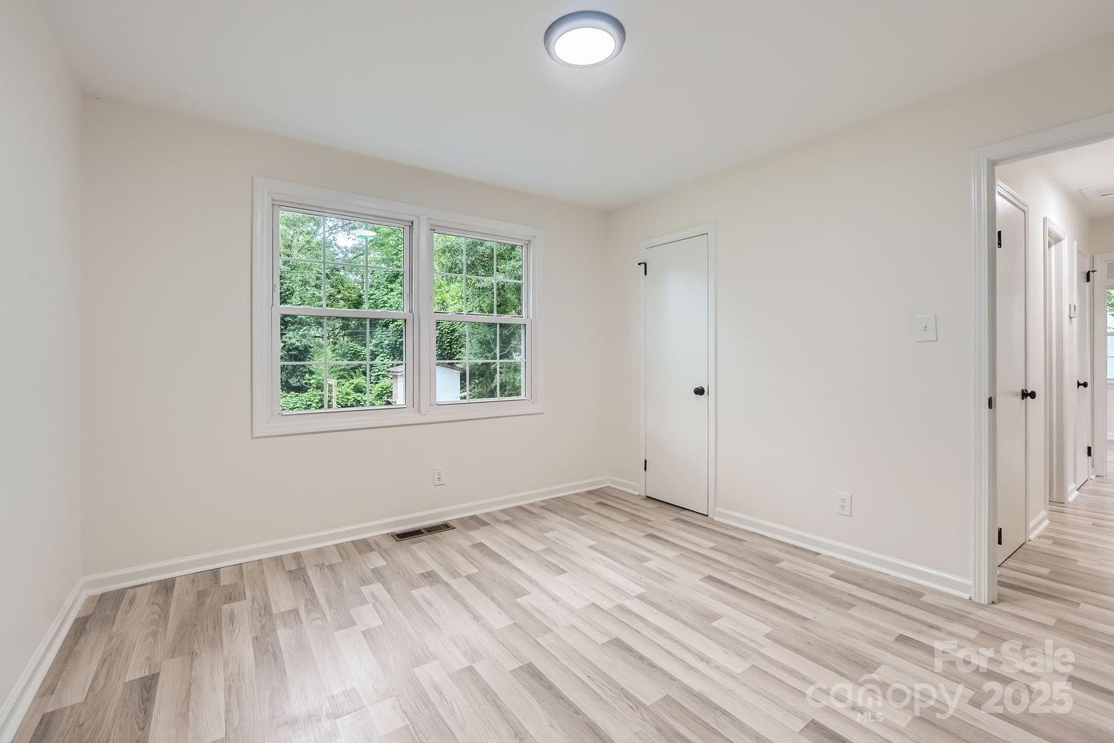 1224 E Woodlawn Road — Charlotte