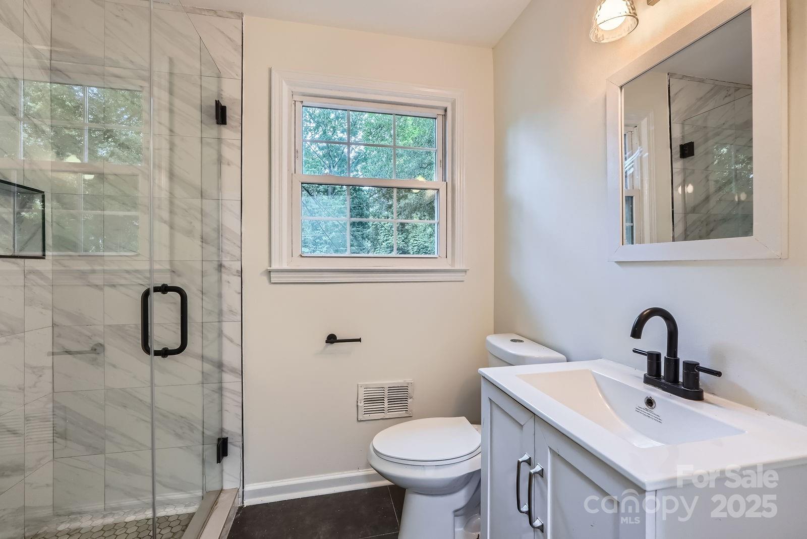 1224 E Woodlawn Road — Charlotte