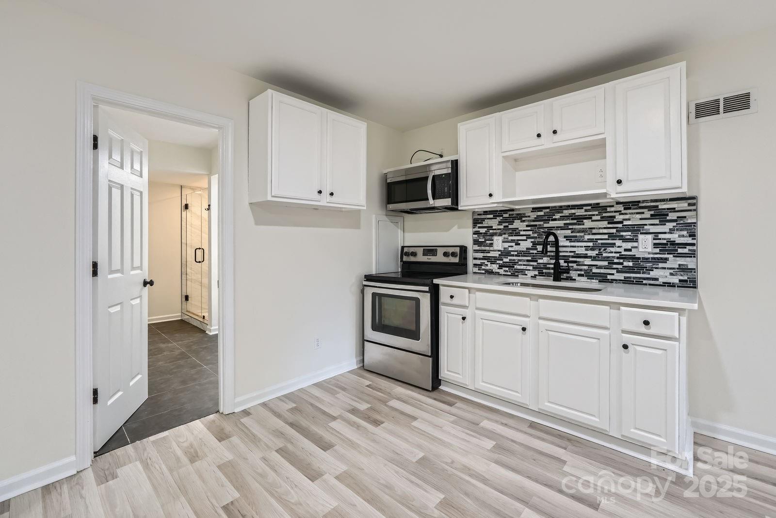 1224 E Woodlawn Road — Charlotte