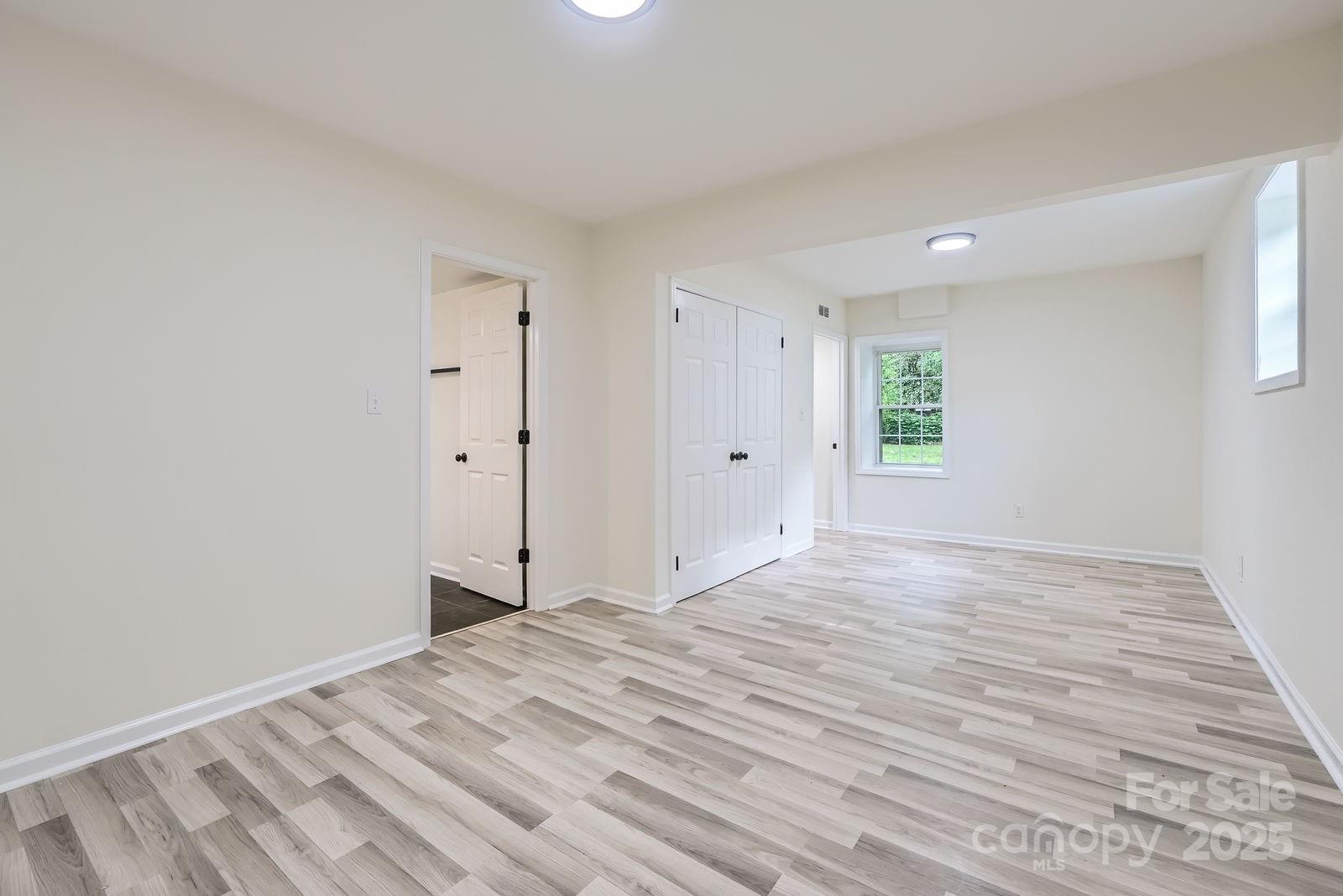1224 E Woodlawn Road — Charlotte