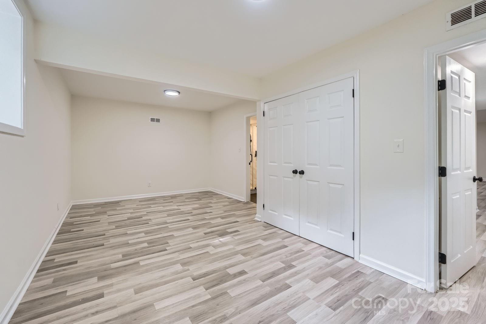 1224 E Woodlawn Road — Charlotte