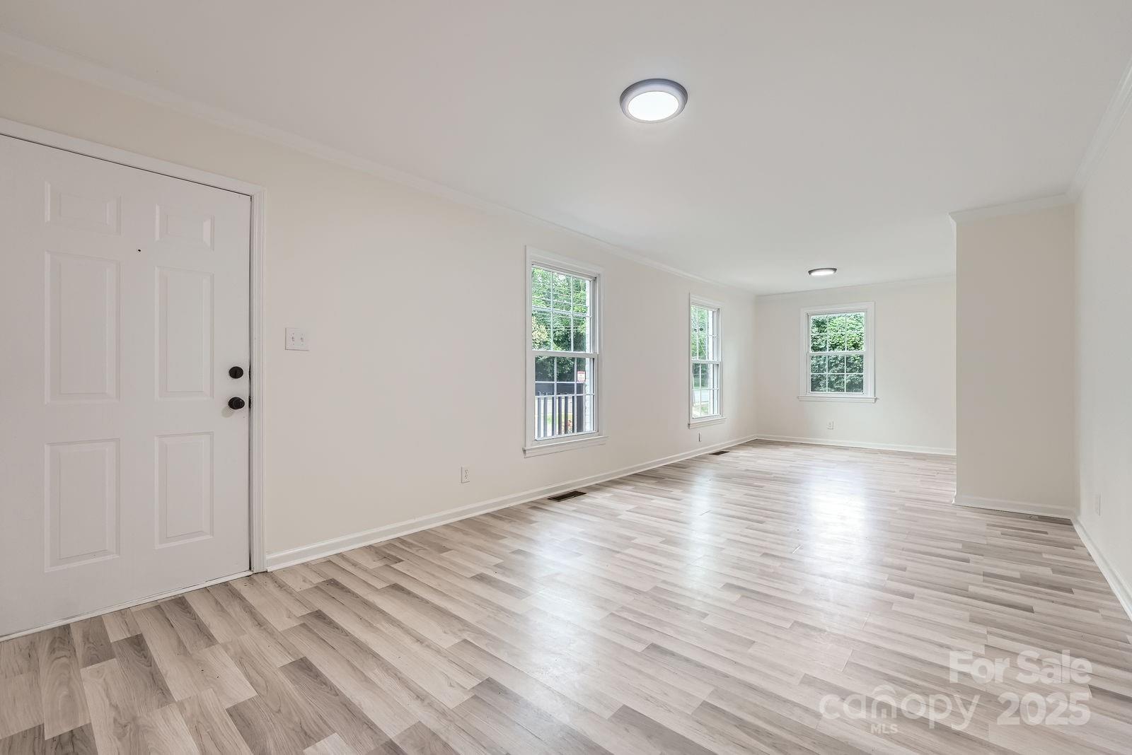 1224 E Woodlawn Road — Charlotte