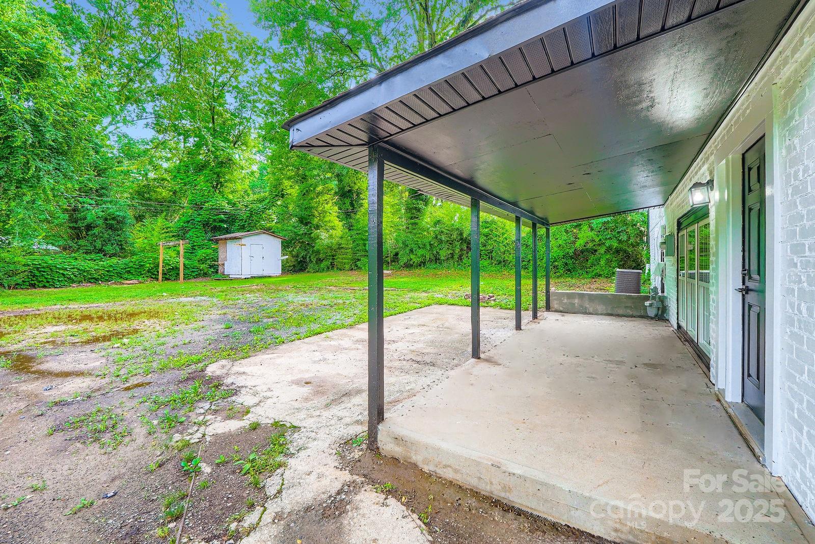 1224 E Woodlawn Road — Charlotte