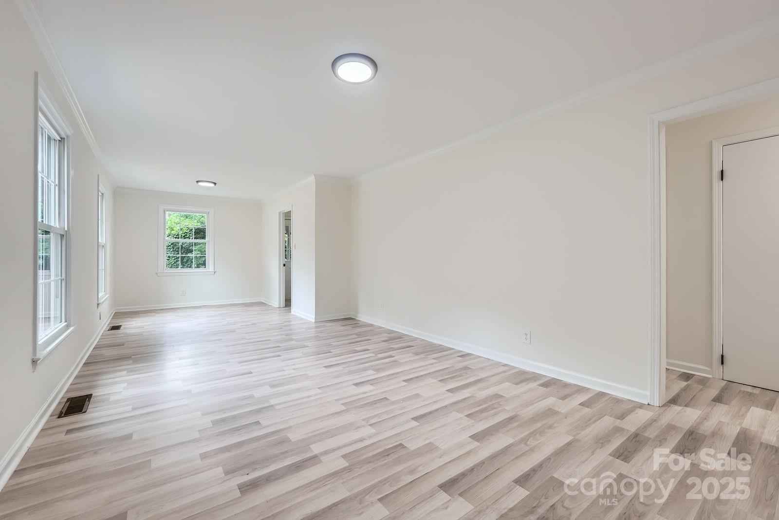 1224 E Woodlawn Road — Charlotte