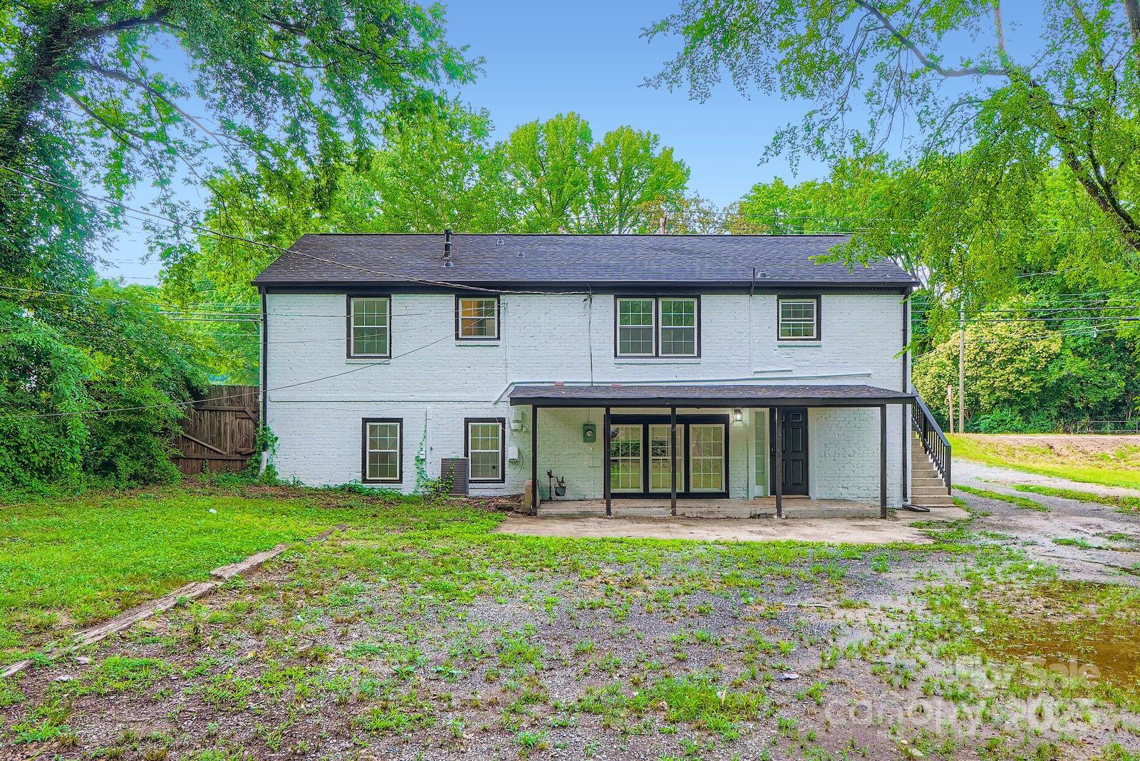 1224 E Woodlawn Road — Charlotte