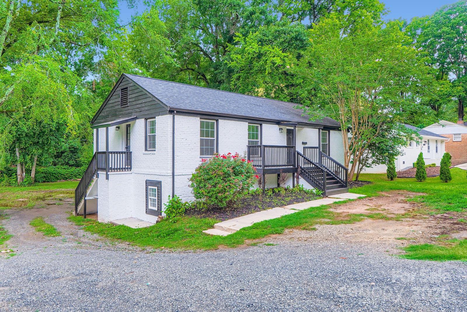 1224 E Woodlawn Road — Charlotte
