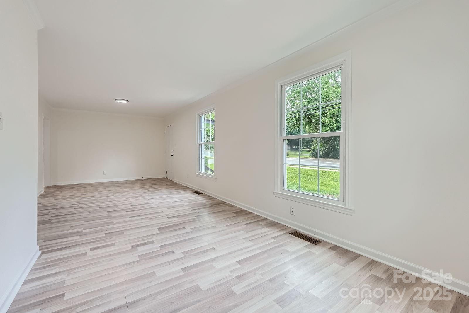 1224 E Woodlawn Road — Charlotte