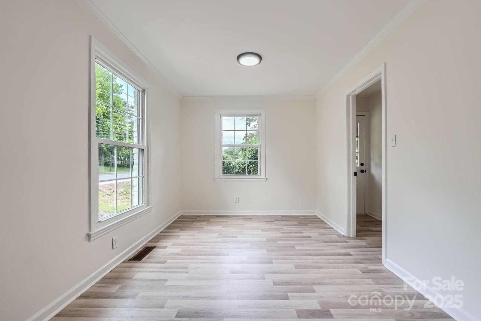 1224 E Woodlawn Road — Charlotte