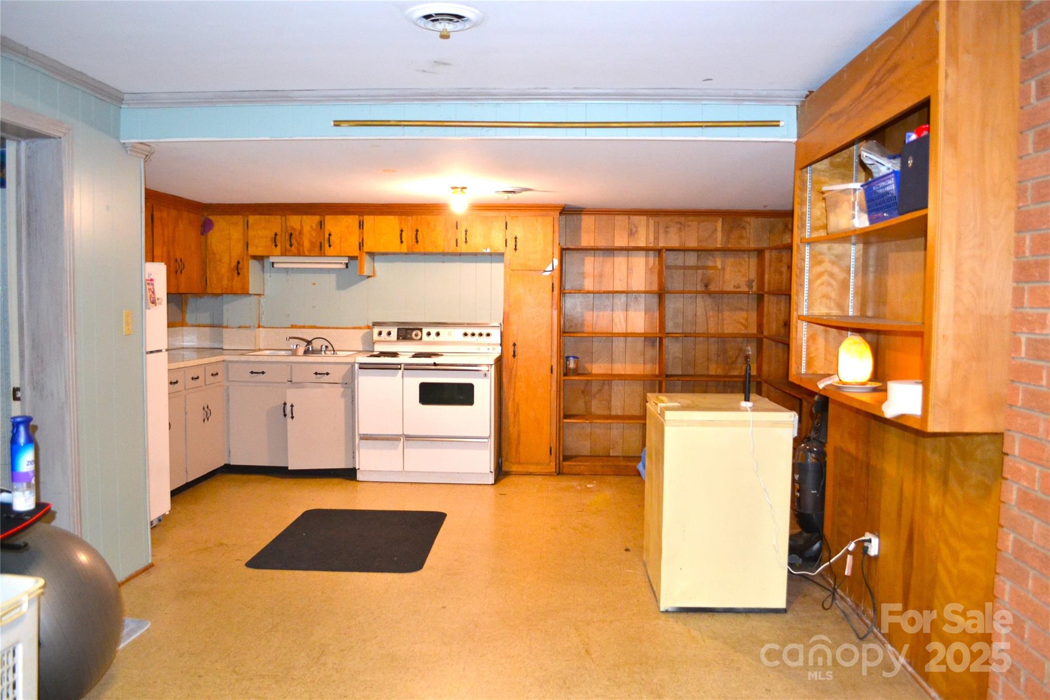 405 Wesley Heights Drive — Albemarle