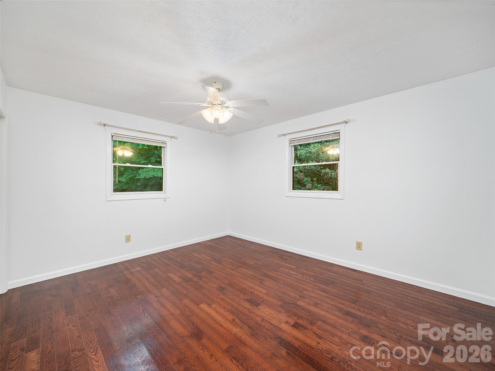 125 HEARTLAND Lane — Burnsville