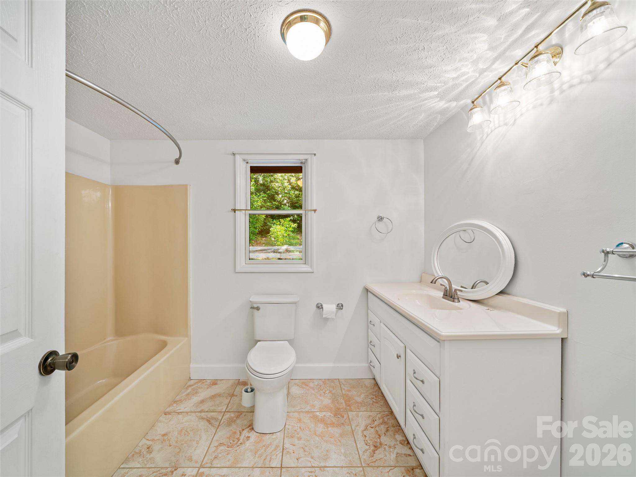 125 HEARTLAND Lane — Burnsville